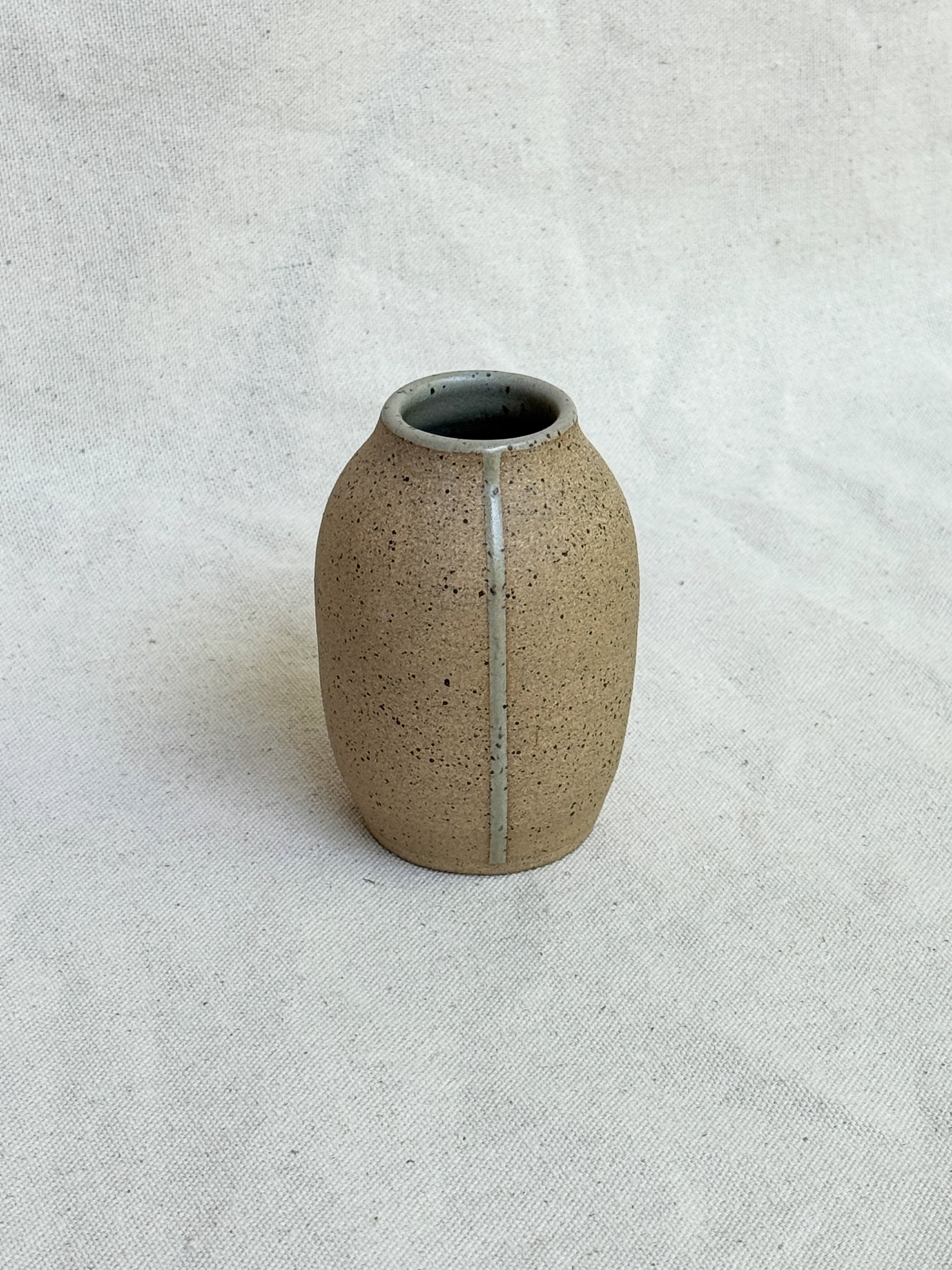 Bud Vase in Winter White Simple Line