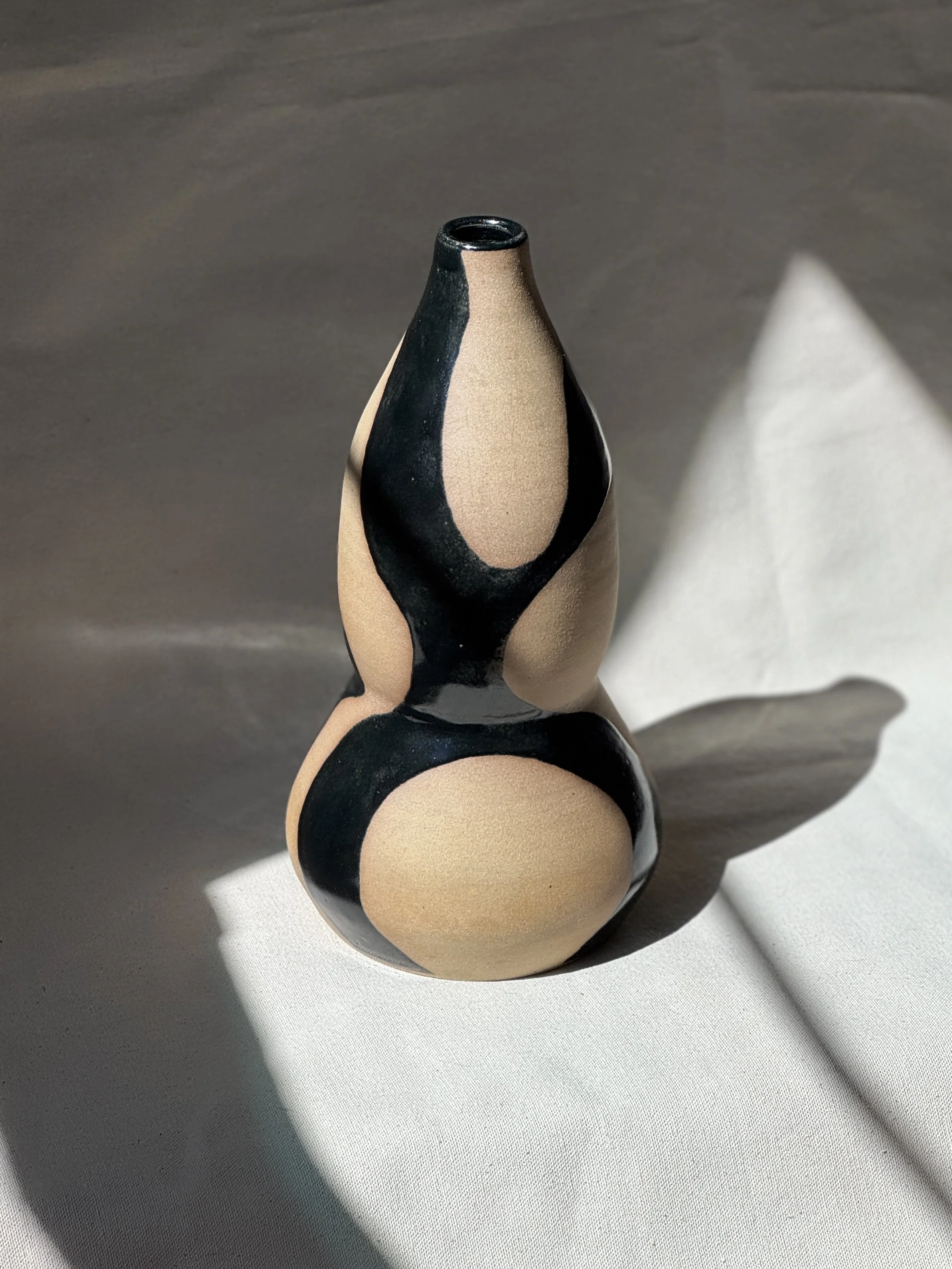 Large Vase in Satin Black Abstract