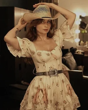 Southern belle, Willow Avalon, is raisin’ serious hell on impressively