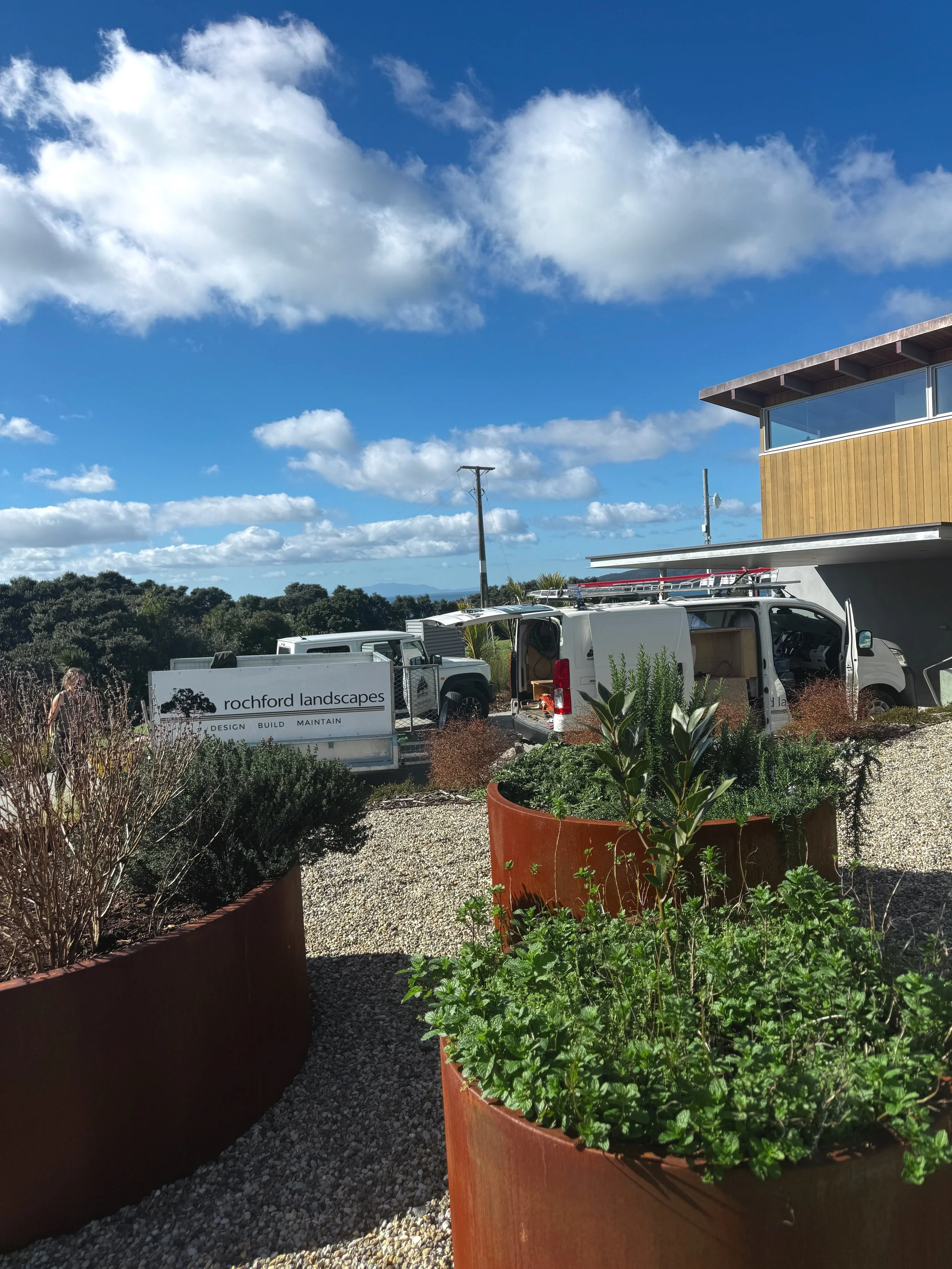 bark-mulch-layer-garden-bed-nz.jpeg