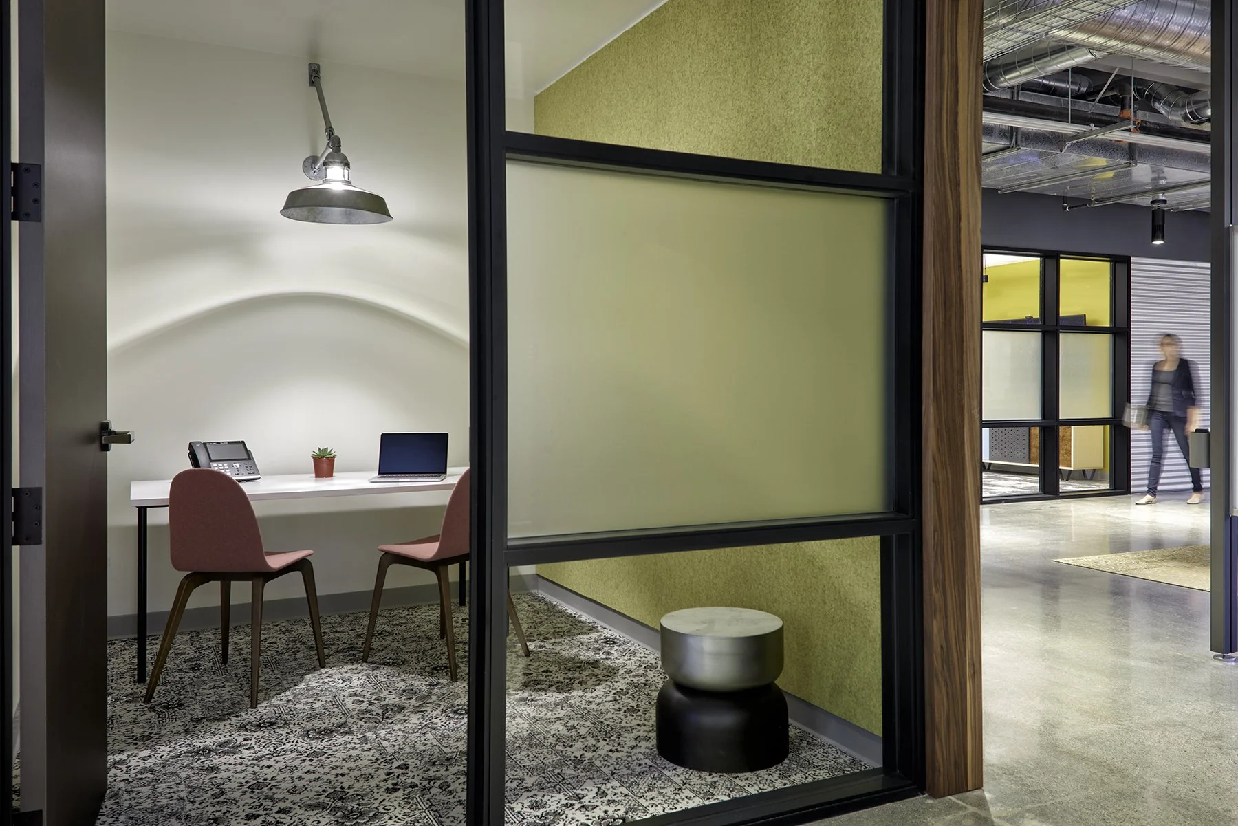 Apstra_phone room_4x6.jpg