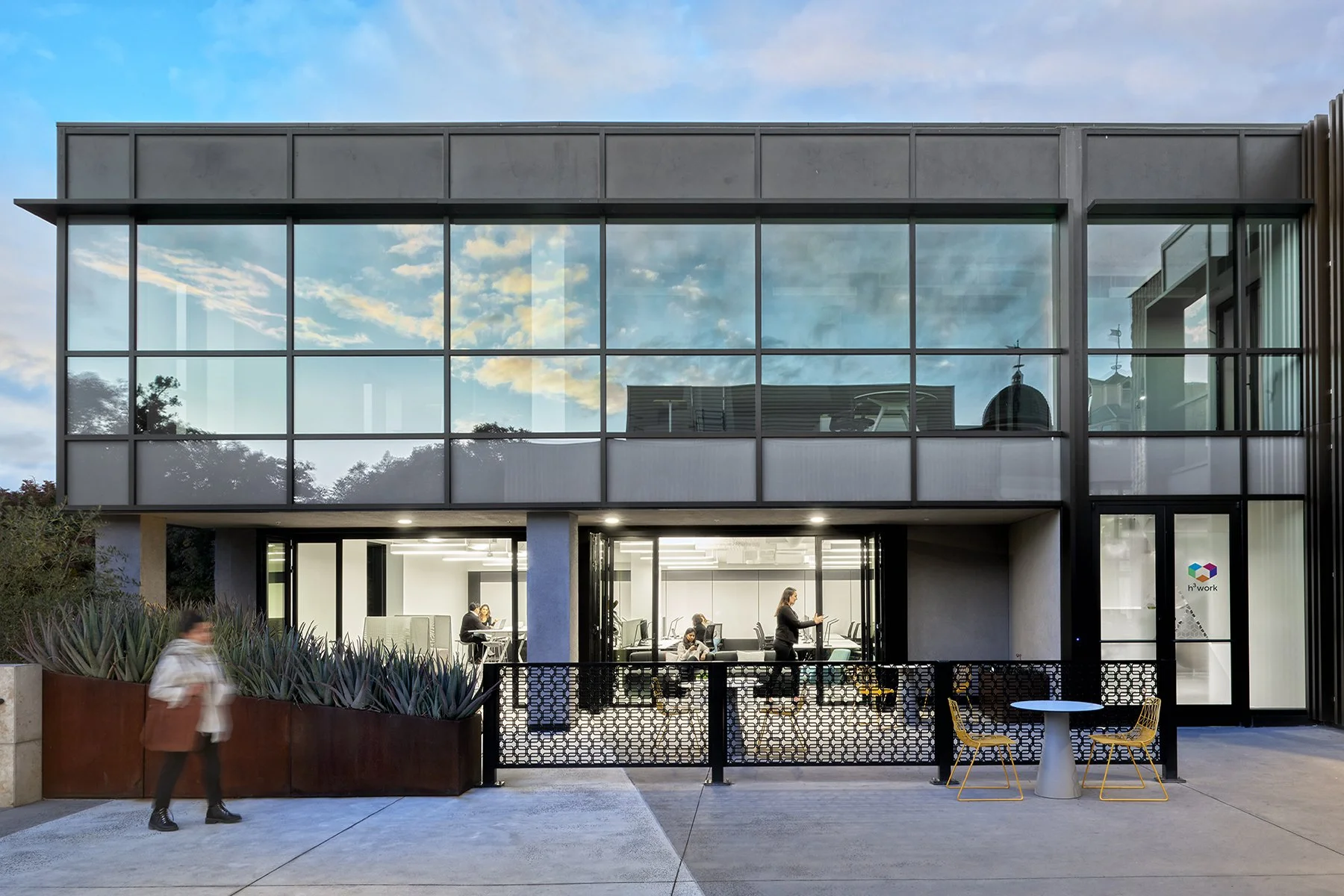 H3E Cowork_ExteriorPatio1_1800x1200.jpg