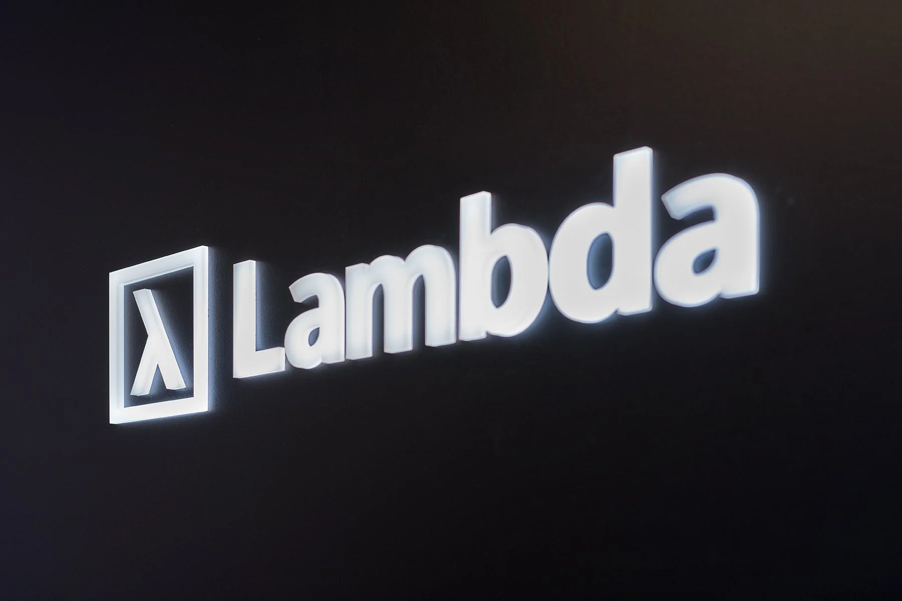 AP+I-Design_Lambda_Lambda-Signage_1800x1200---083.jpg