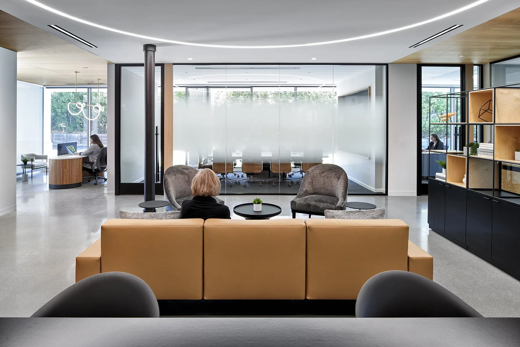 AlamedaRealty_Lounge_1800x1200.jpg
