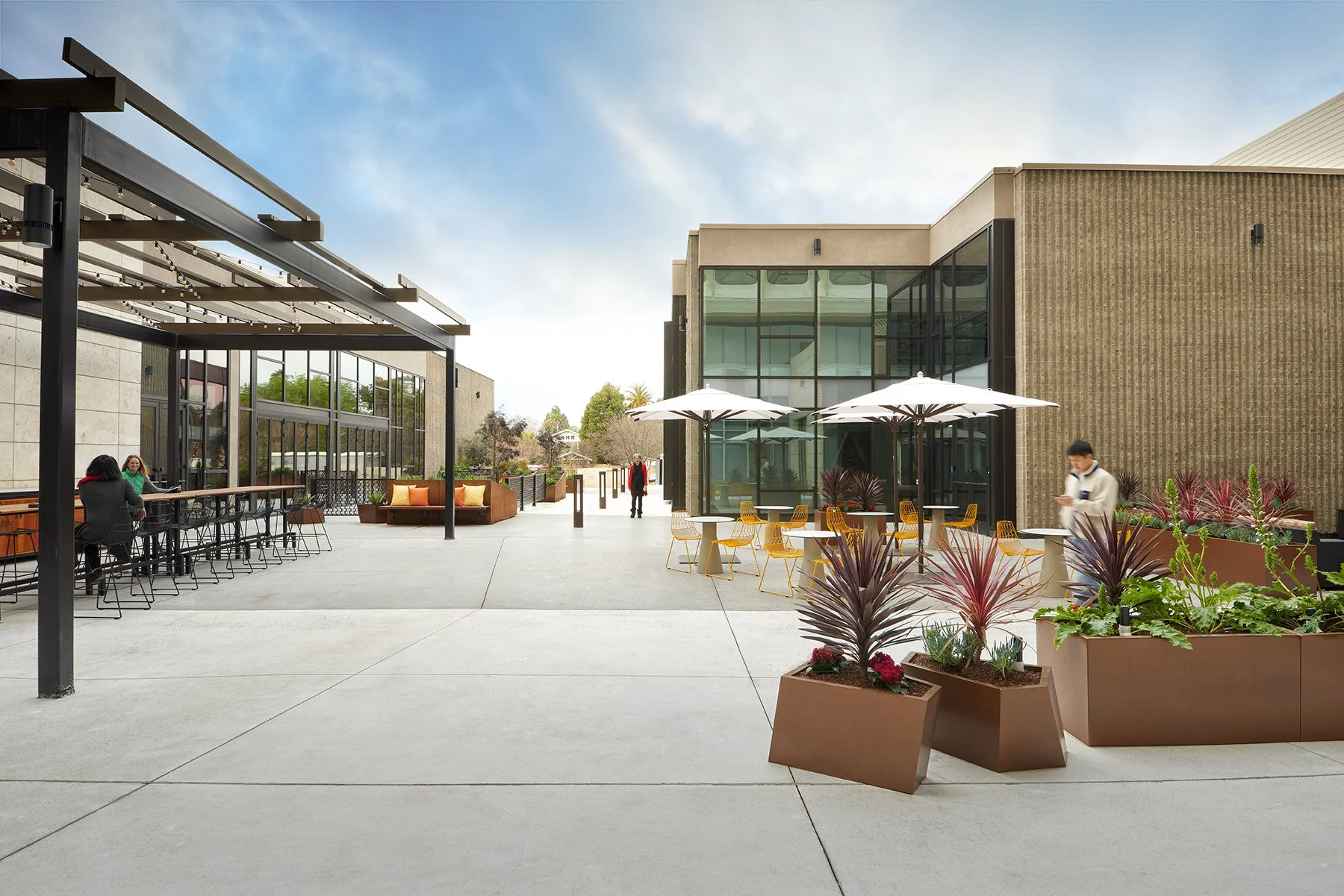 444Castro_courtyard wide_4x6.jpg