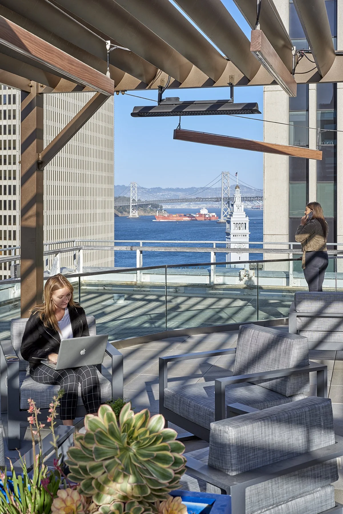 SymantecSF_RoofDeck_BayBridgeView_4x6.jpg