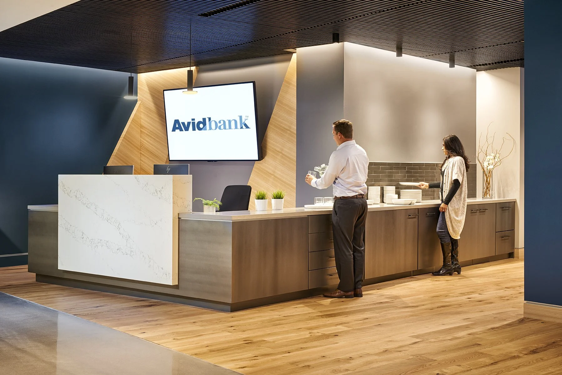 Avidbank_Reception View A_People_4x5.jpg
