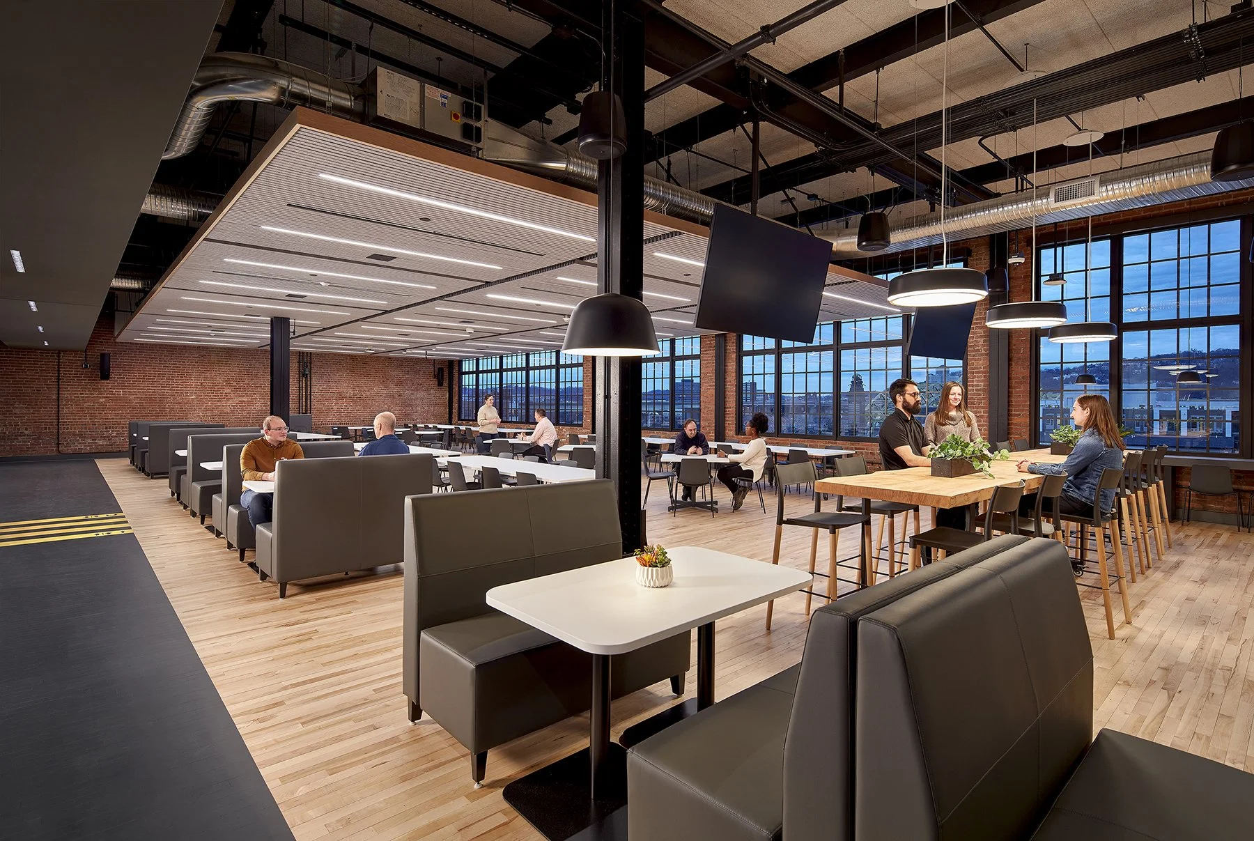 CC9_Cafe Seating_1800x1200.jpg