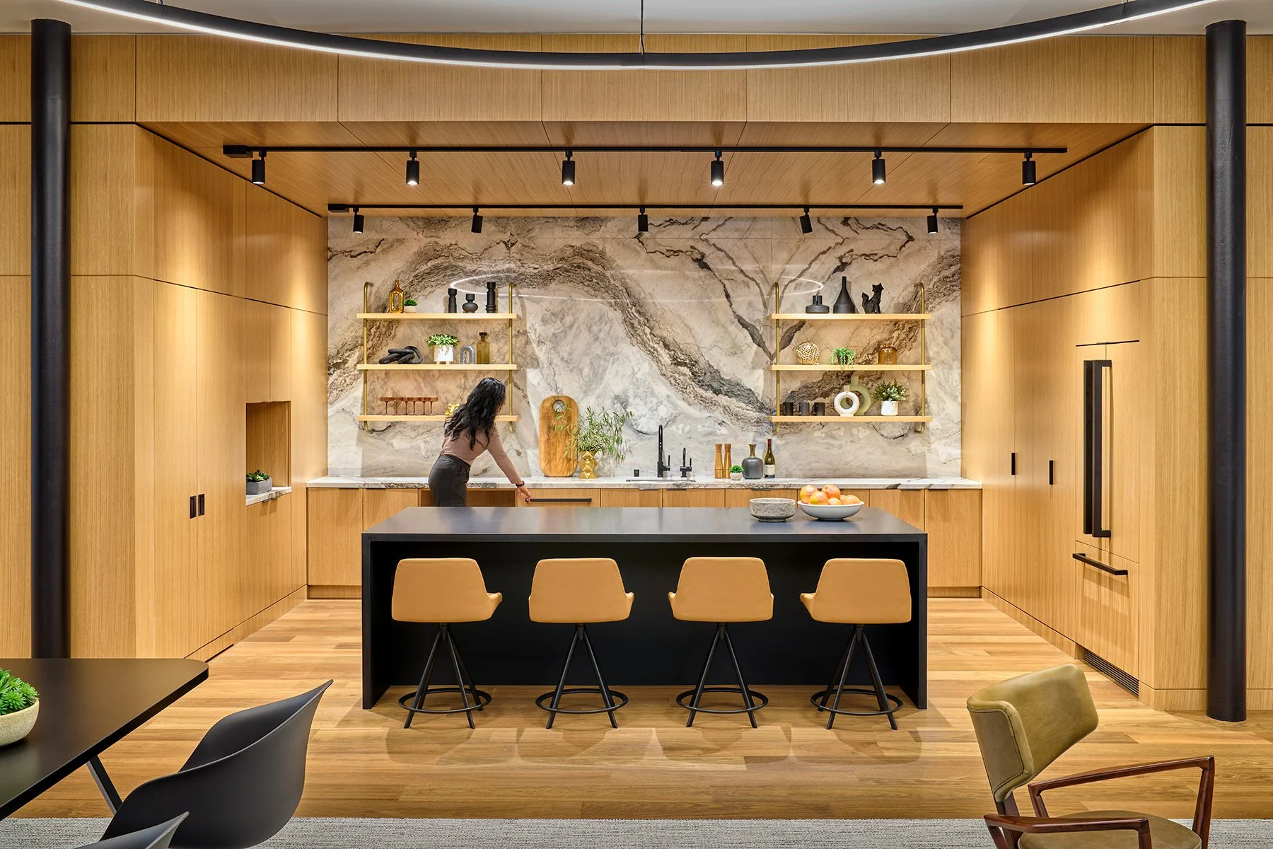 Alameda Realty | Hosting Parlor/Break Room