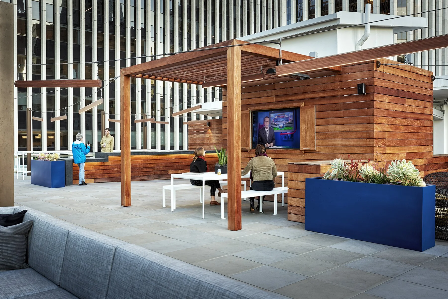 SymantecSF_RoofDeck_TVArea_4x6.jpg