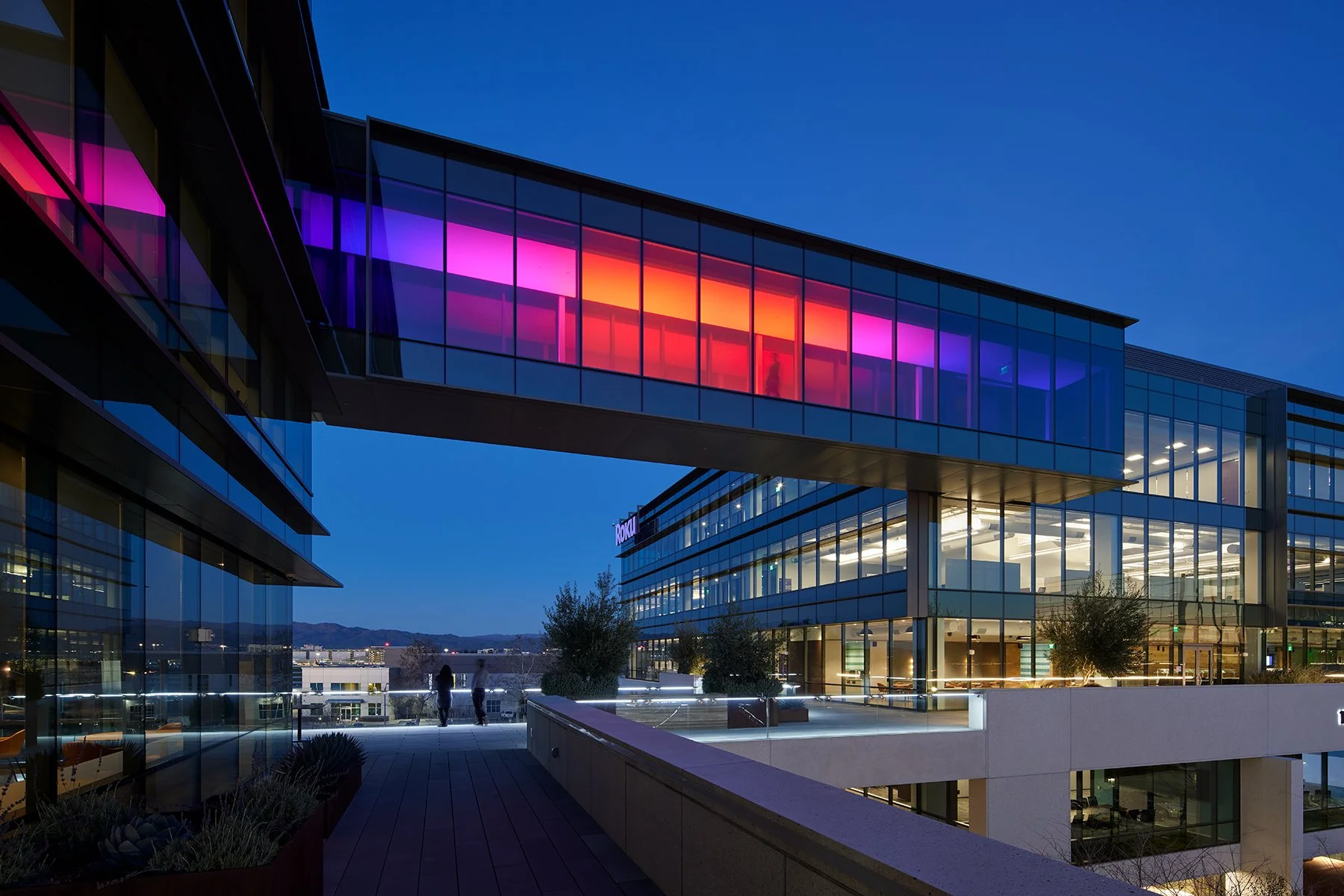 Roku | Skybridge Nighttime