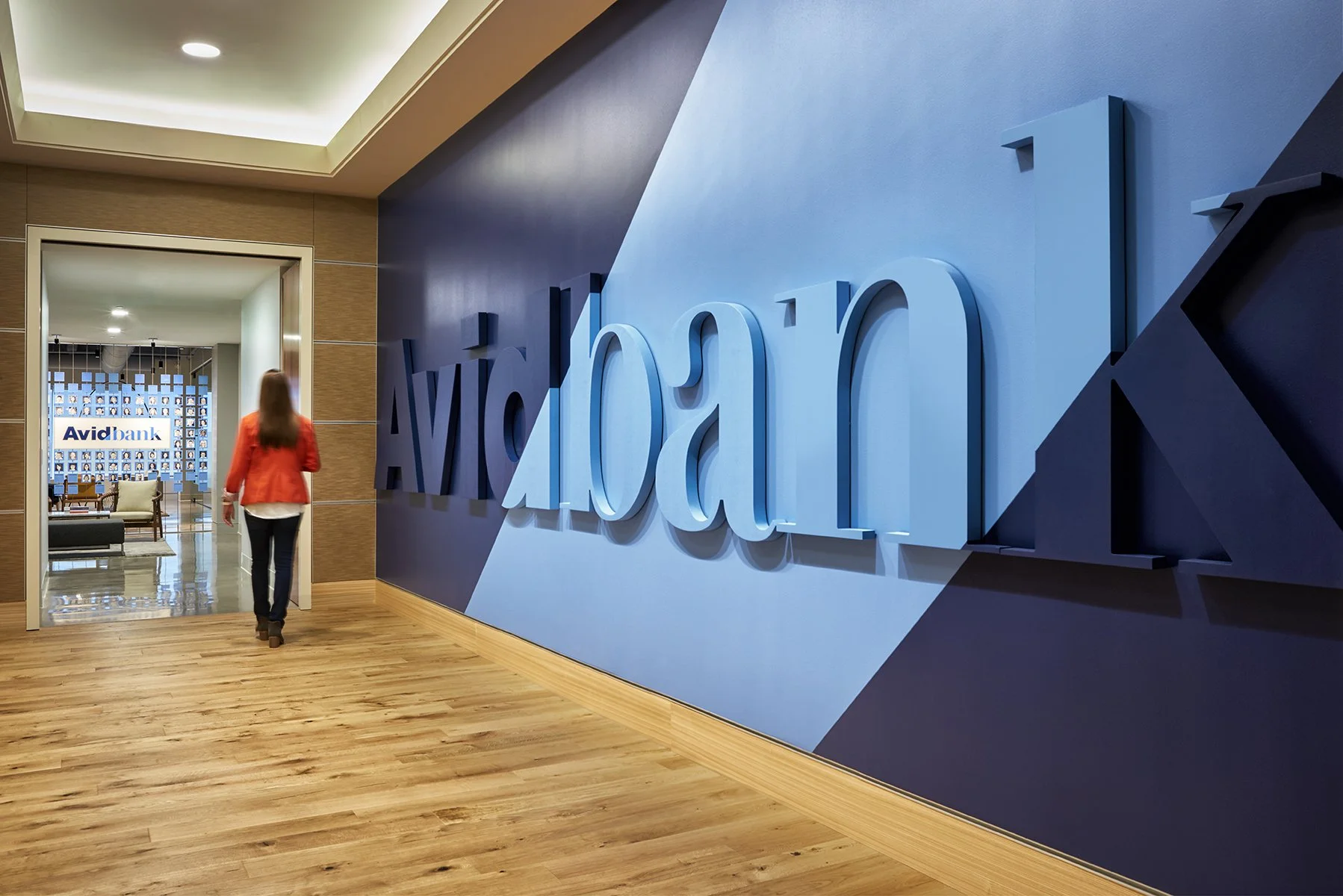 Avidbank_Entry Hall_People_4x5.jpg