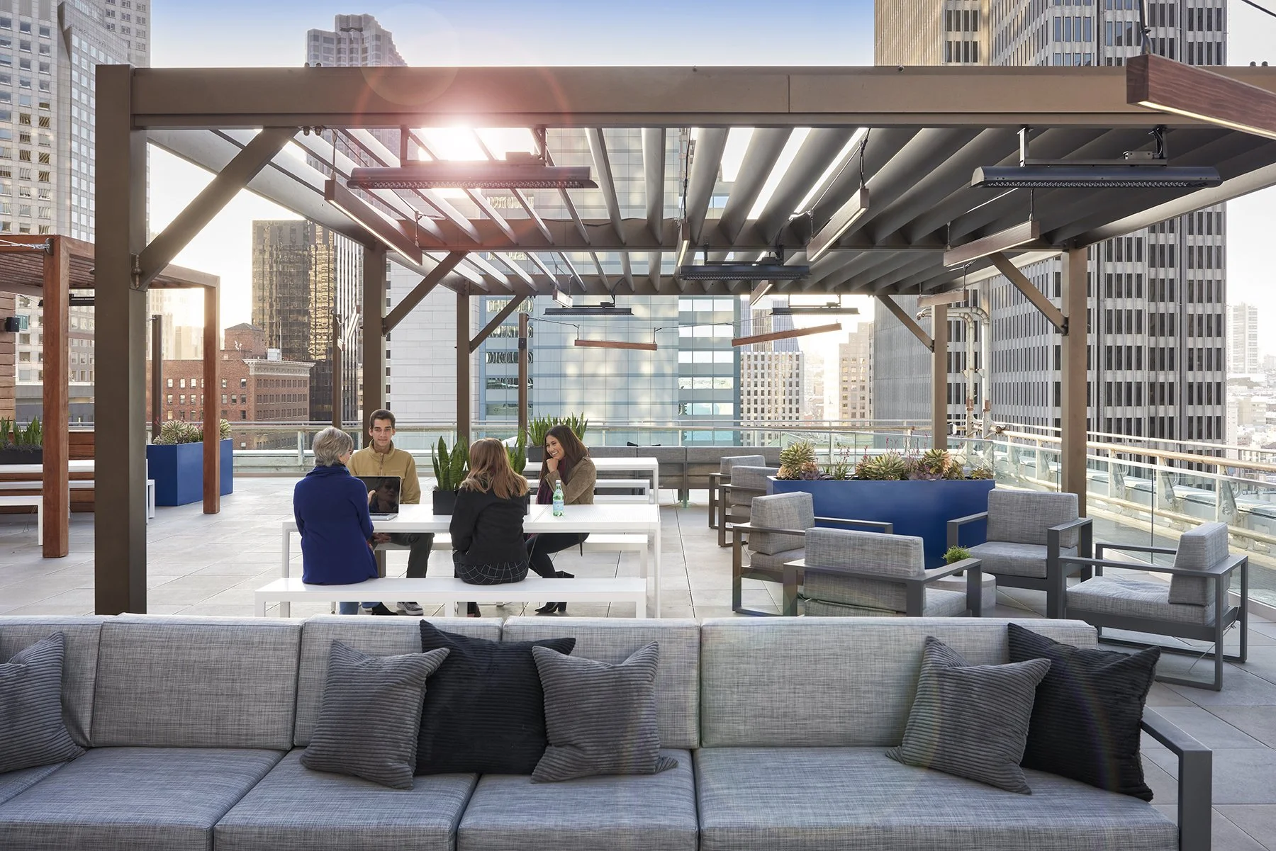 SymantecSF_RoofDeck_PergolawithSunFlare_4x6.jpg