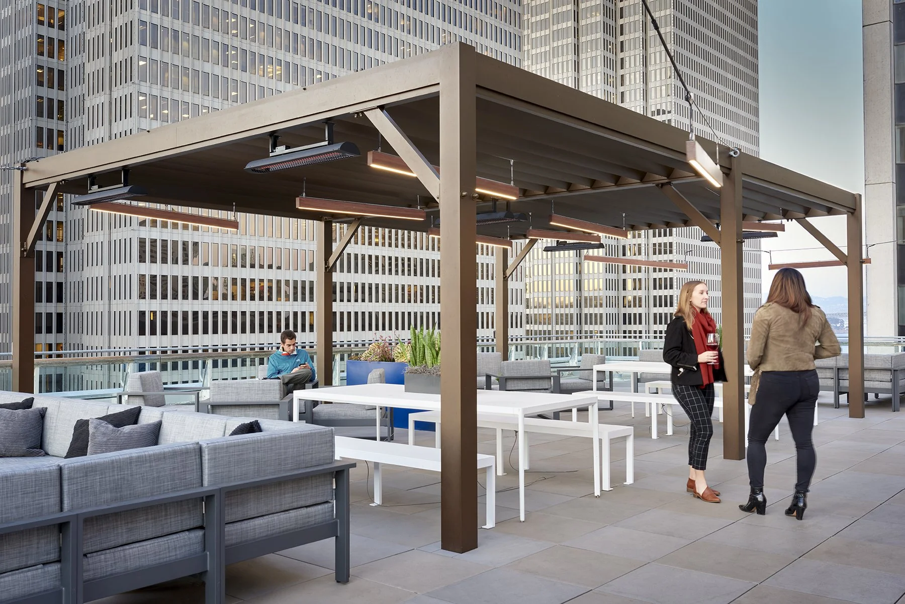 SymantecSF_RoofDeck_ExteendedPergolaViewCloseup_4x6.jpg