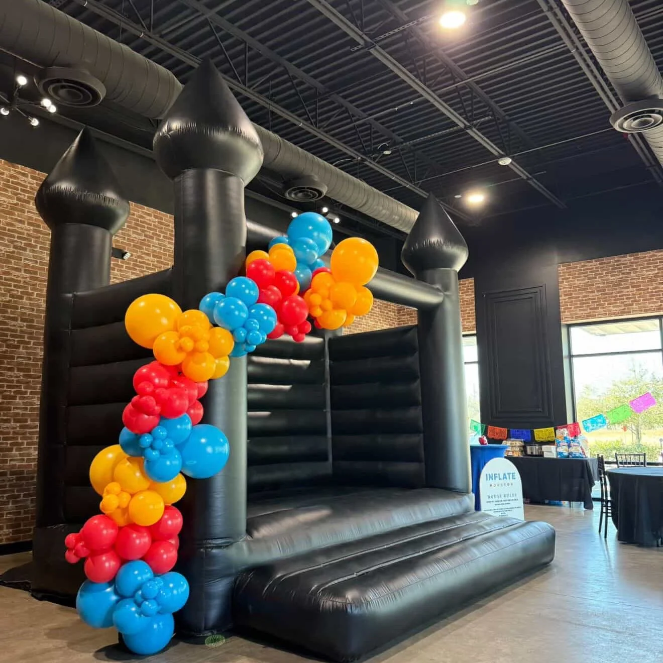 Our Black Magic Bounce House isn&rsquo;t just for Halloween &mdash; she brings the fun all year long! 🖤✨ From birthdays to backyard parties, this beauty turns any celebration into pure magic. Who&rsquo;s ready to bounce?

Balloons by @cecesballoonsh