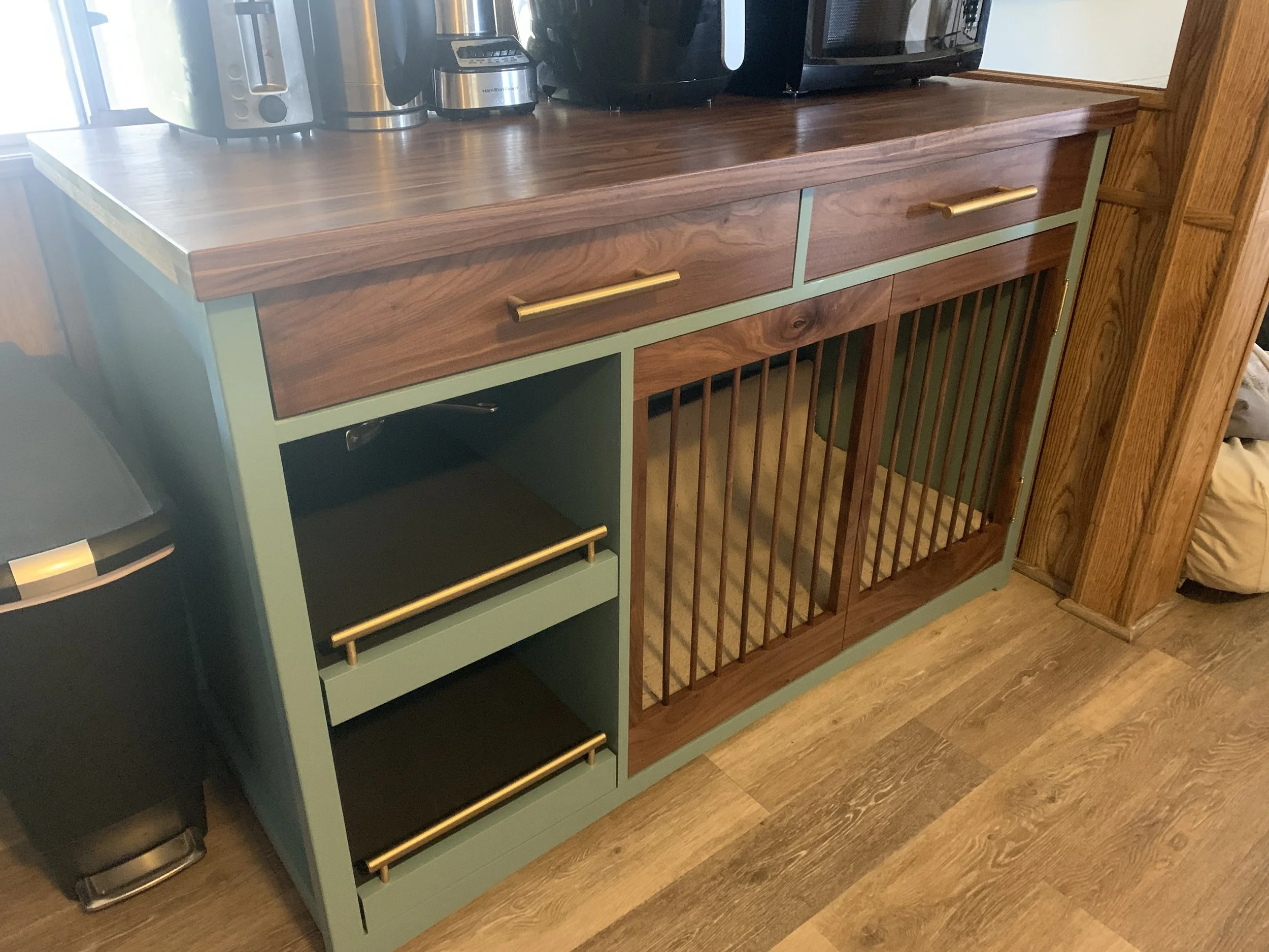 Design and build of butcher table with dog kennel