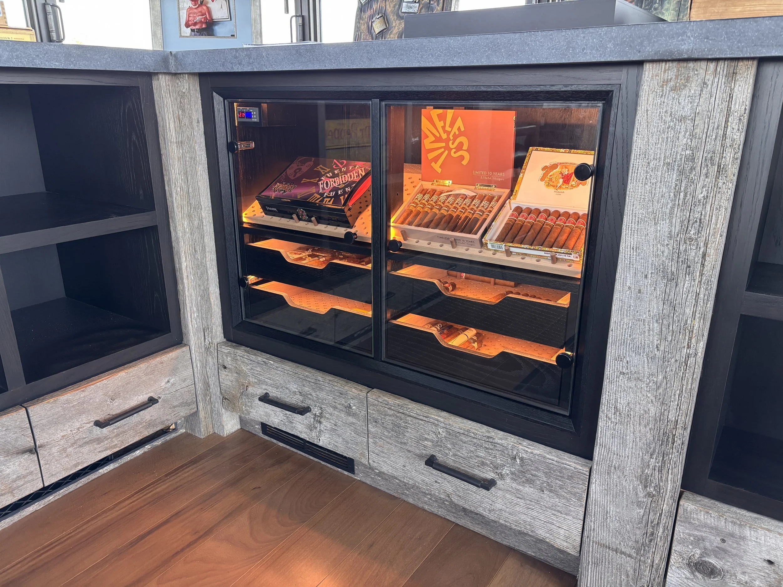 Design, build and instal of humidor