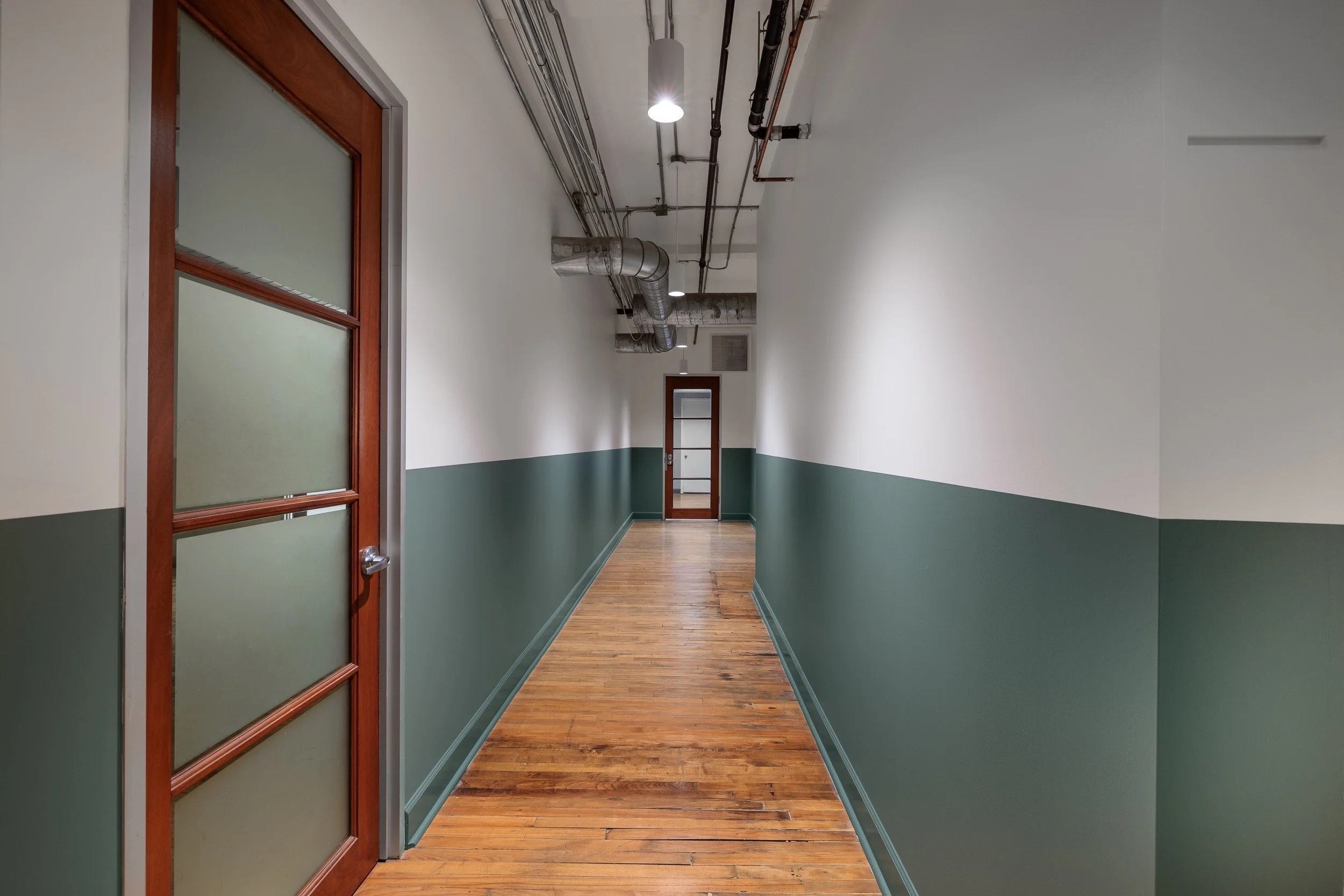 917 Franklin - Renovated Hallways.jpg