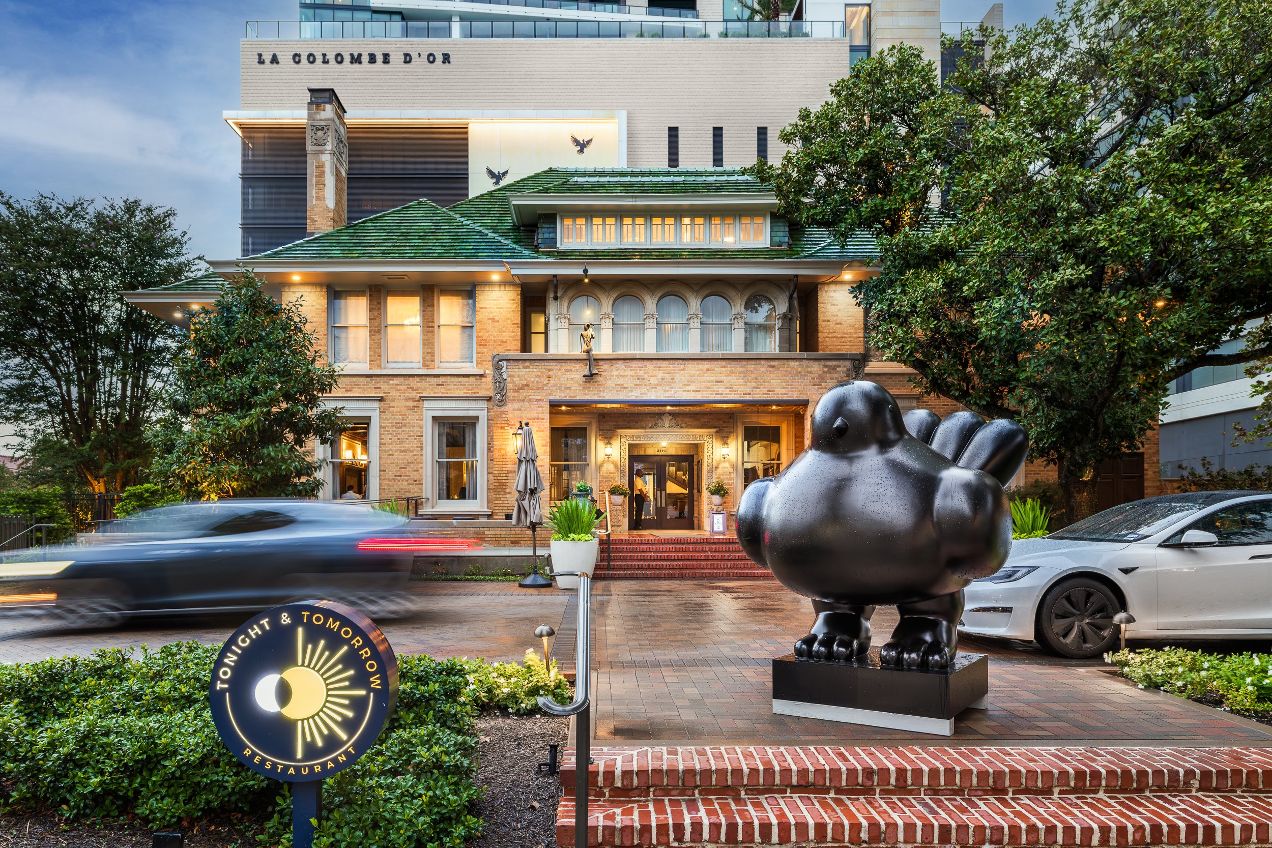 La Colombe d'Or - Fernando Botero Sculpture.jpg