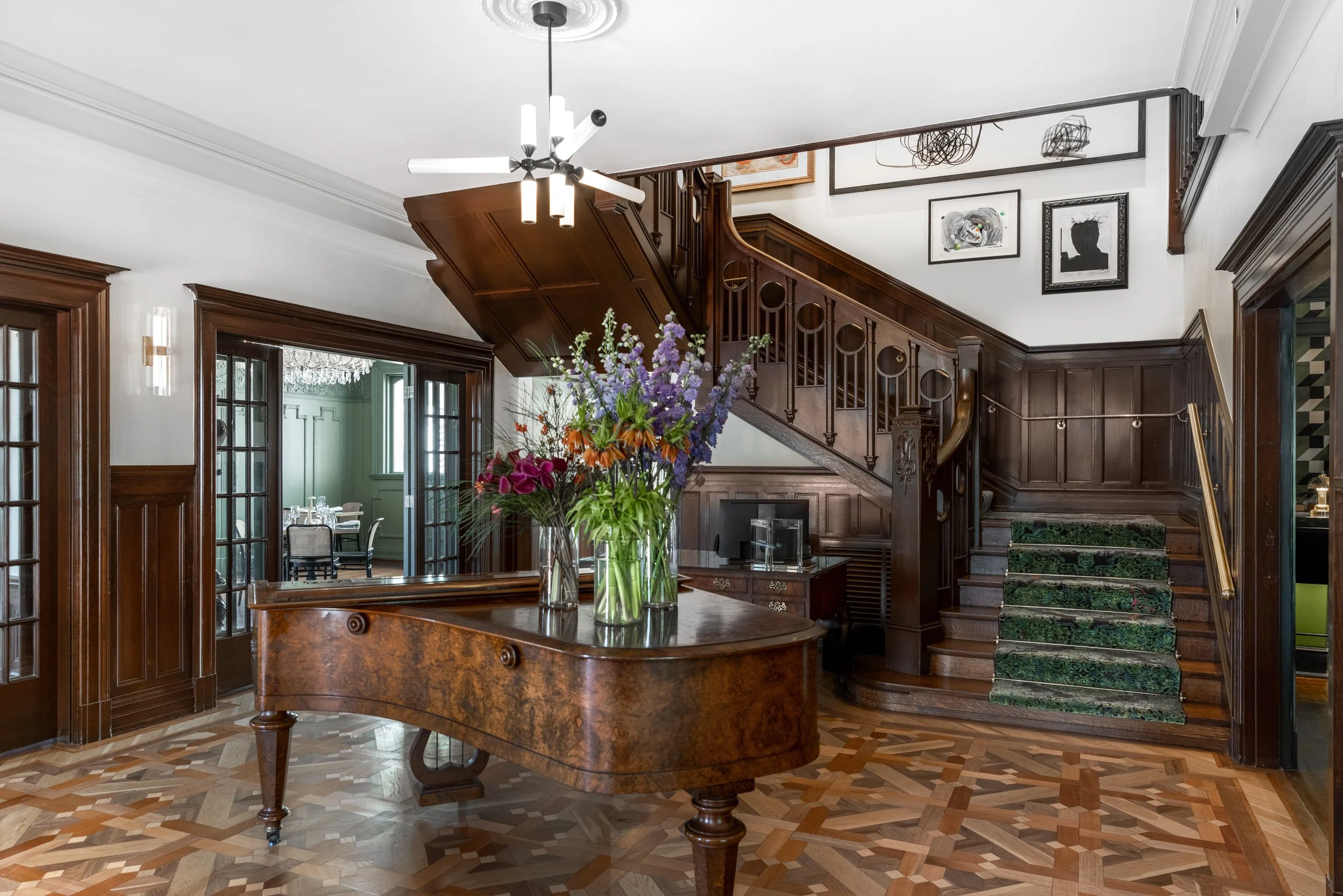 La Colombe d'Or, reception and piano — hospitality