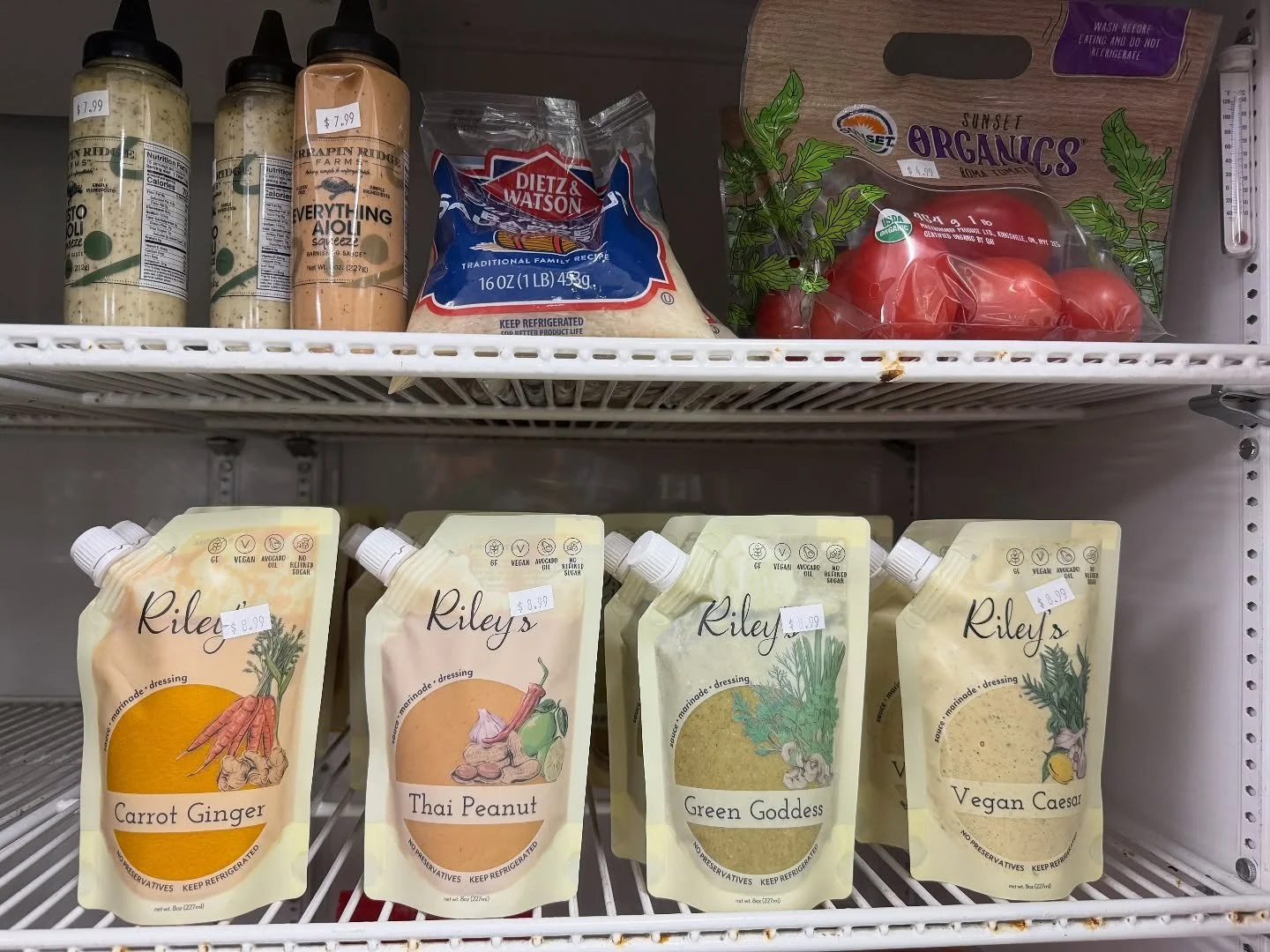 New location alert 🚨 All four Riley&rsquo;s dressings are now available @hollywoodsupermart 

Swing by and grab your favorites!! We&rsquo;re so excited to be on the shelves here 🥗😭