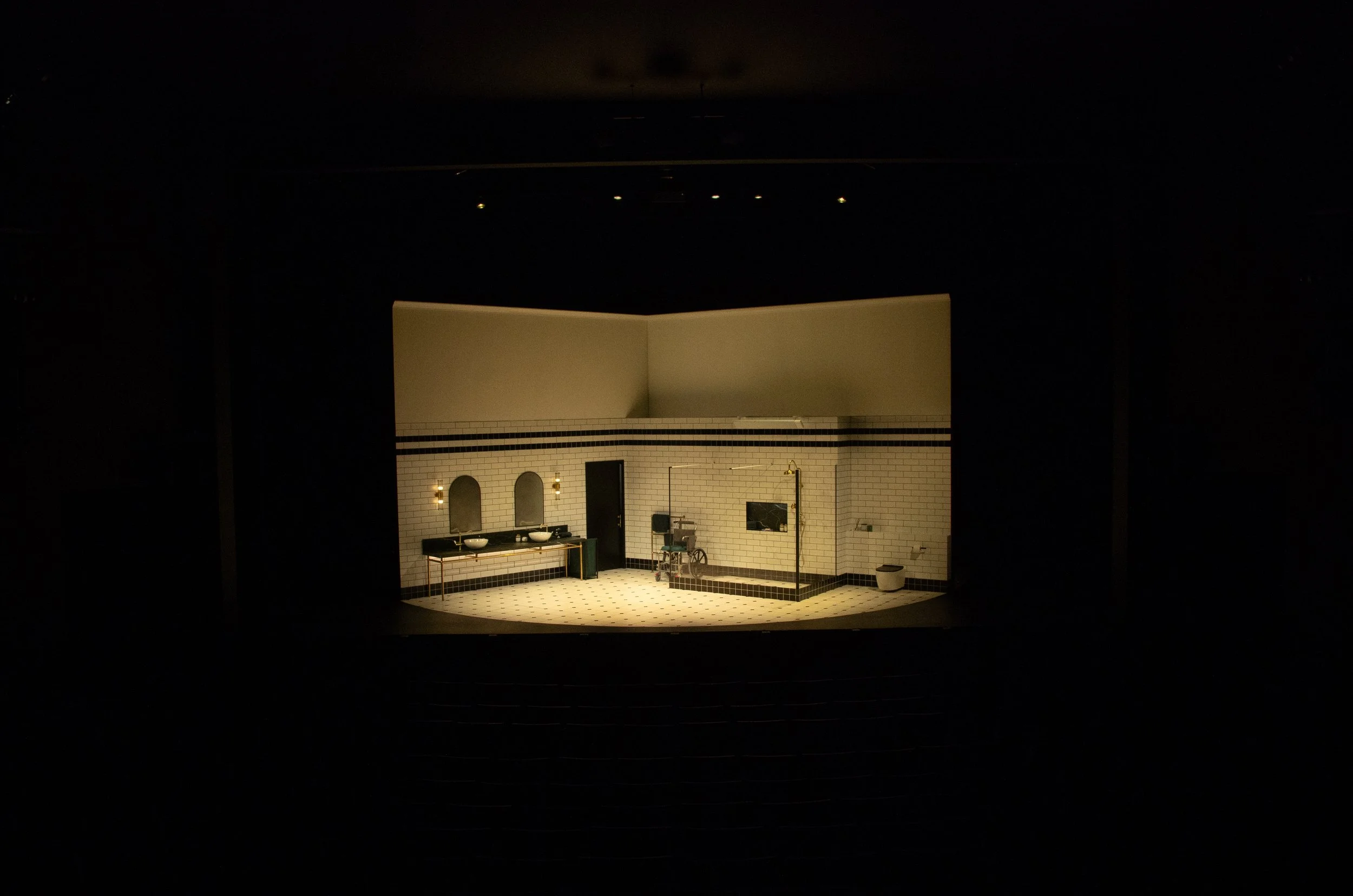 7) Scene 5 (John_s Bathroom).jpg