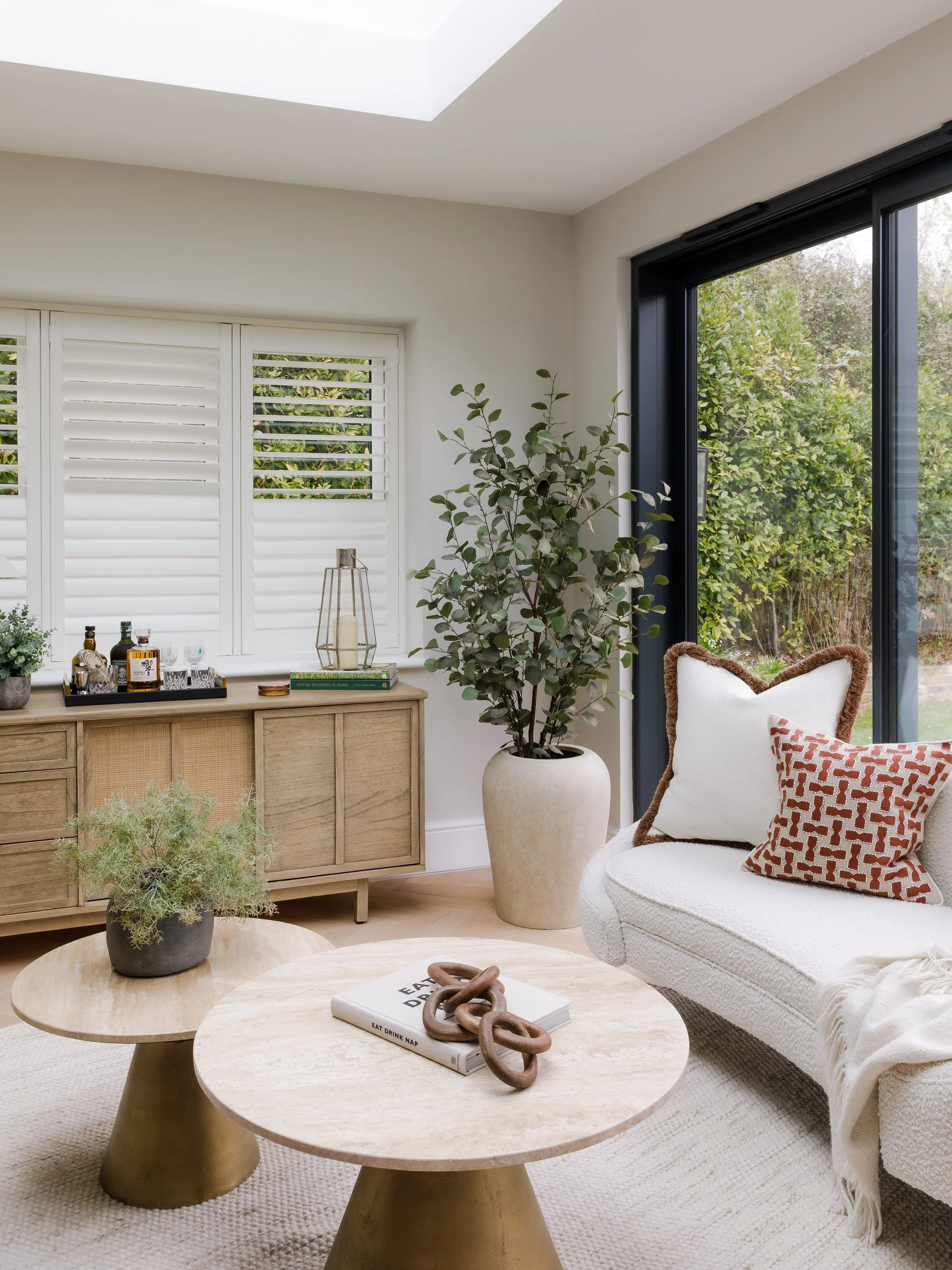StudiosSantsSurreyLivingRoom-2.jpg
