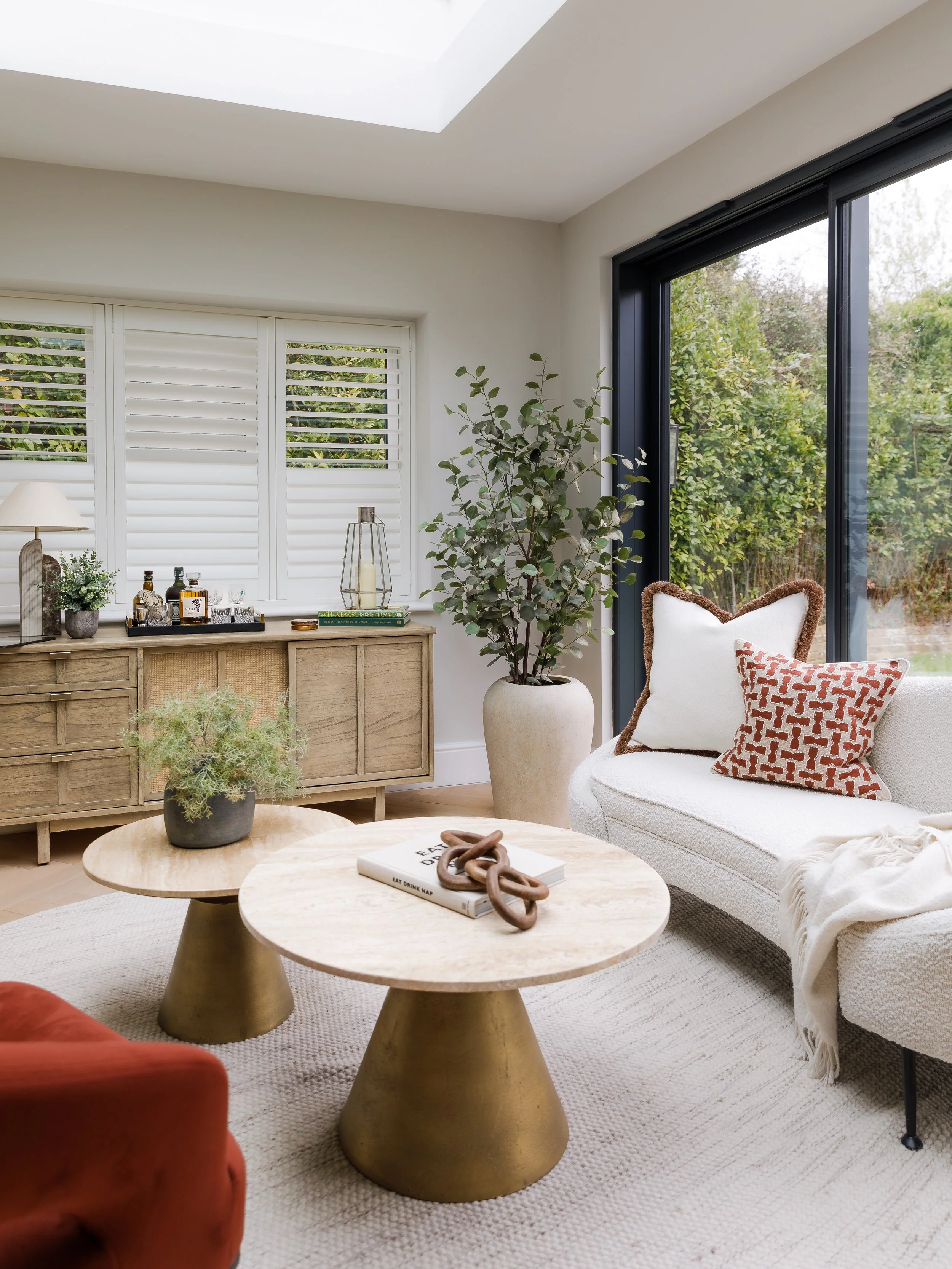 StudiosSantsSurreyLivingRoom-1.jpg