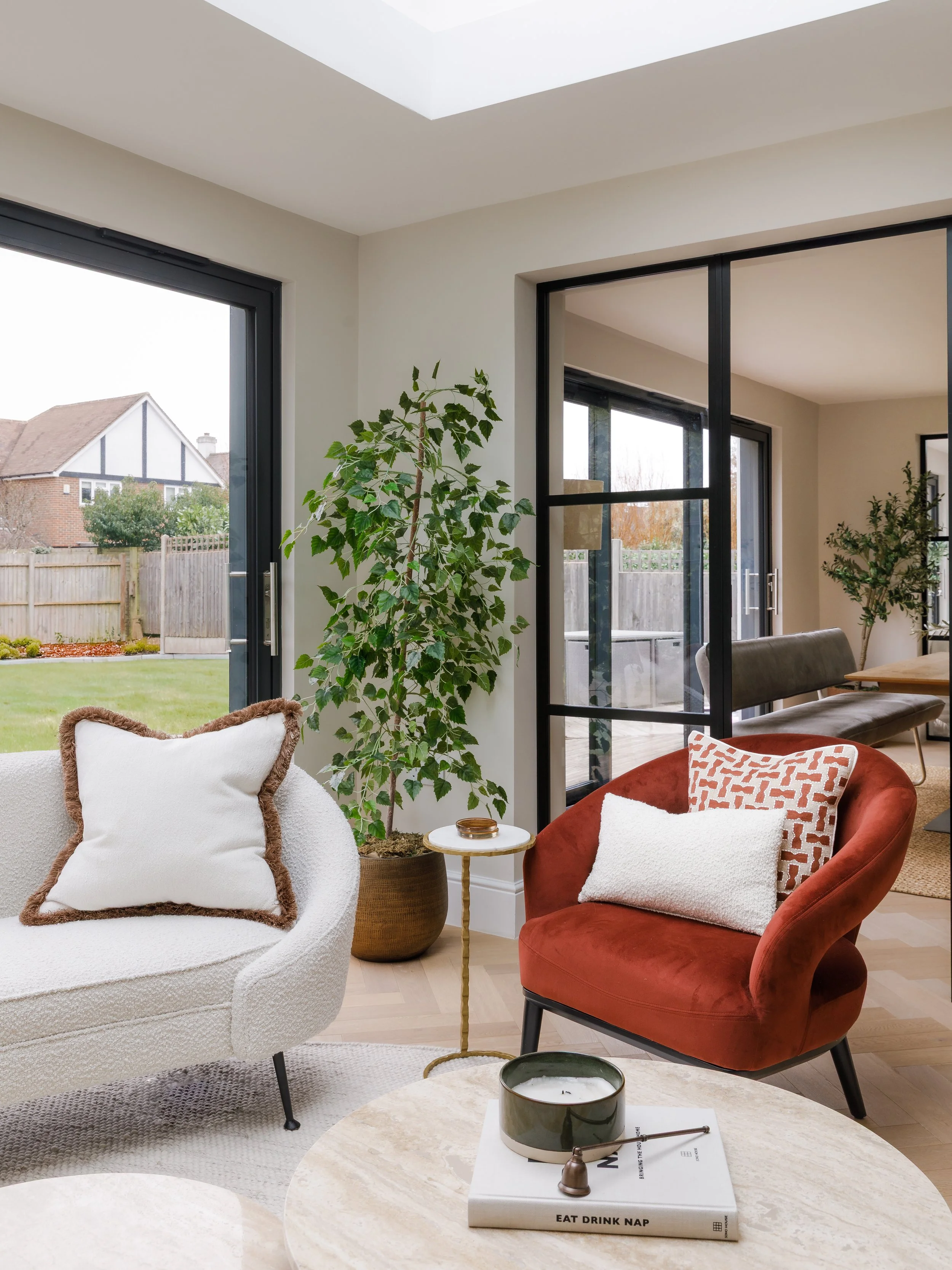 StudiosSantsSurreyLivingRoom-15.jpg