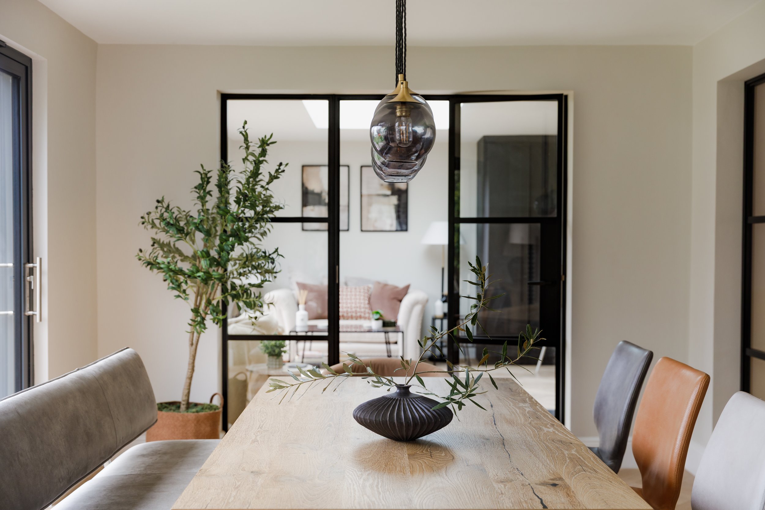 StudiosSantsSurreyLivingRoom-14.jpg