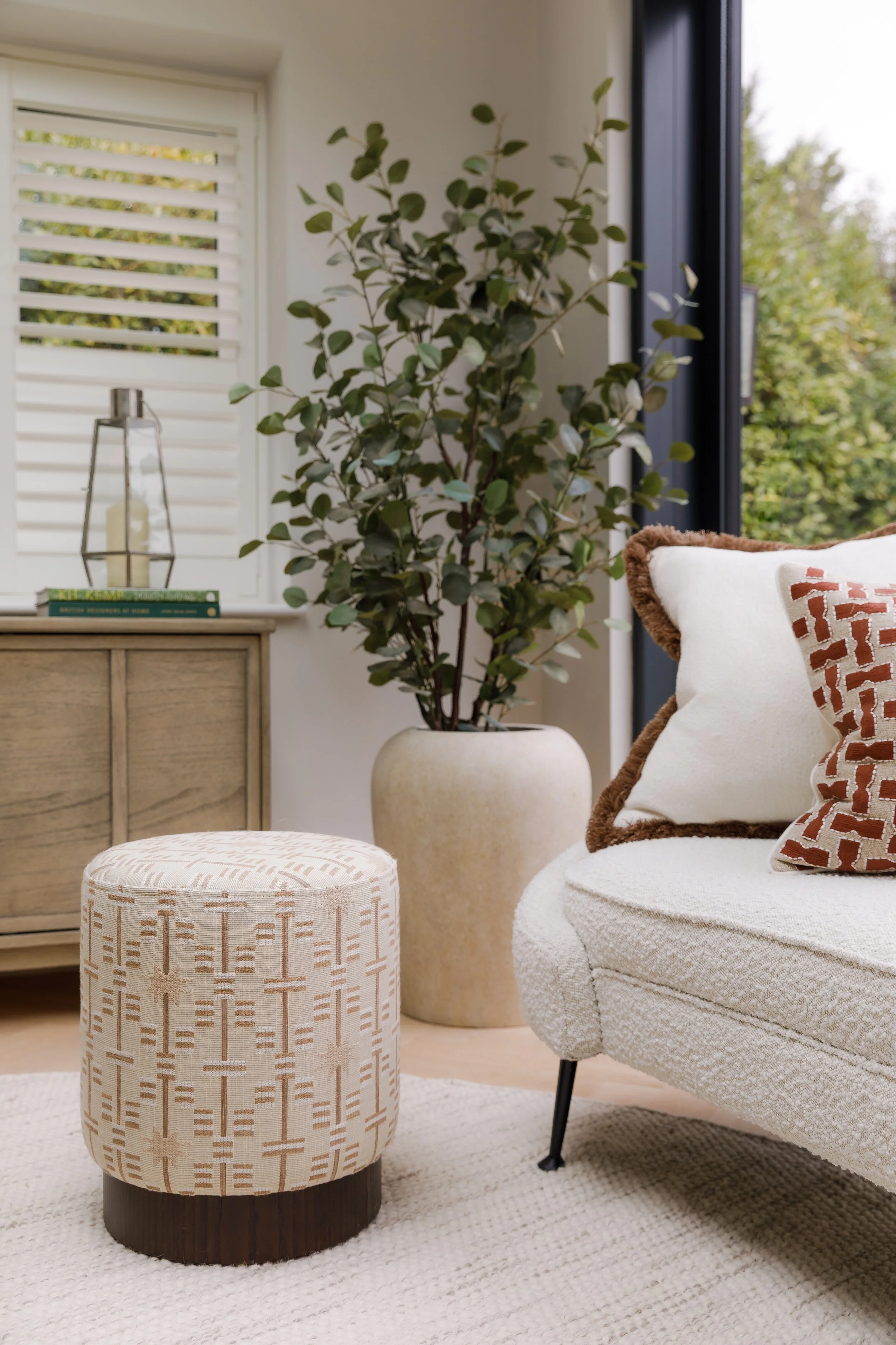 StudiosSantsSurreyLivingRoom-5.jpg