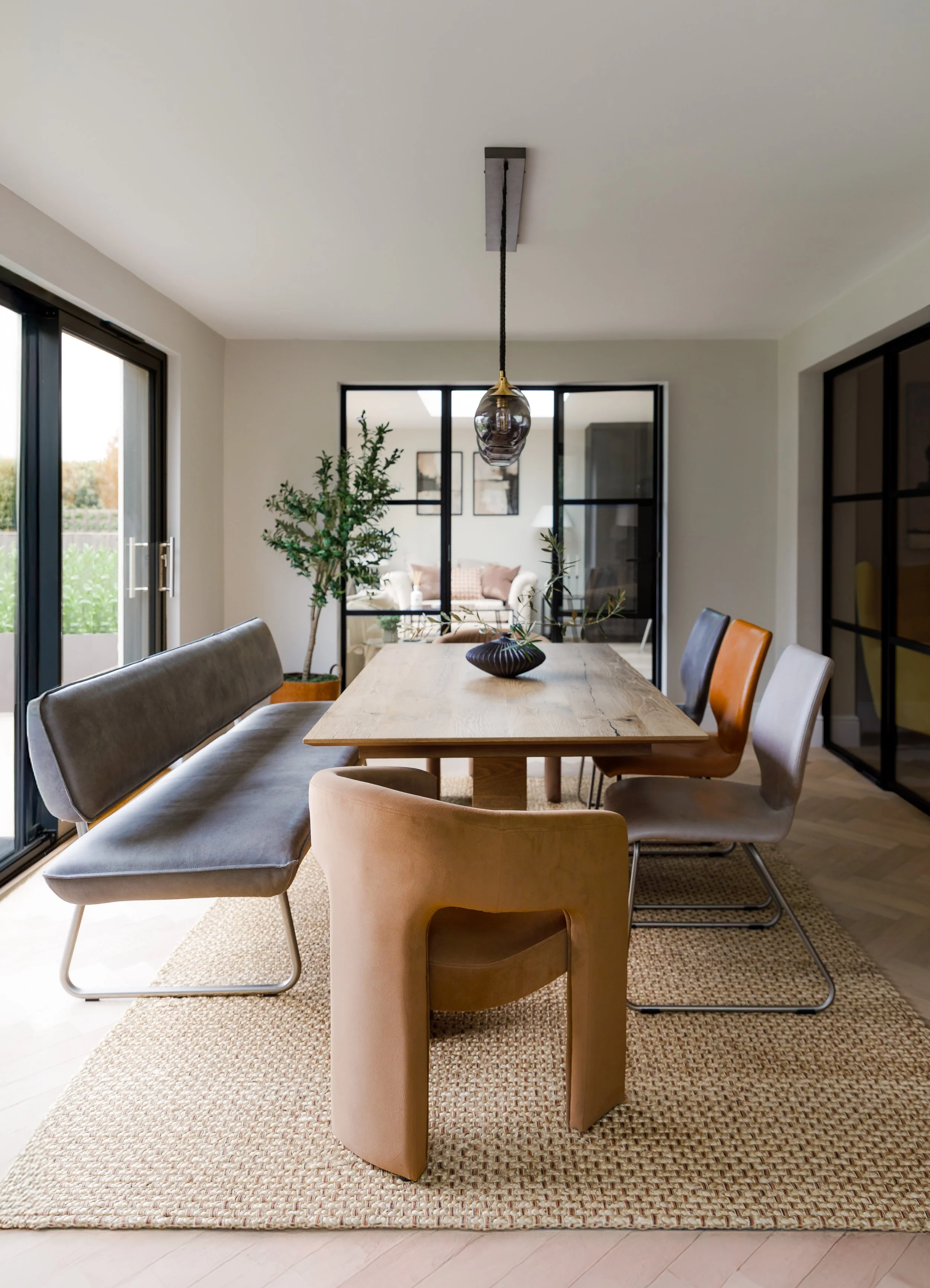 StudiosSantsSurreyLivingRoom-13.jpg