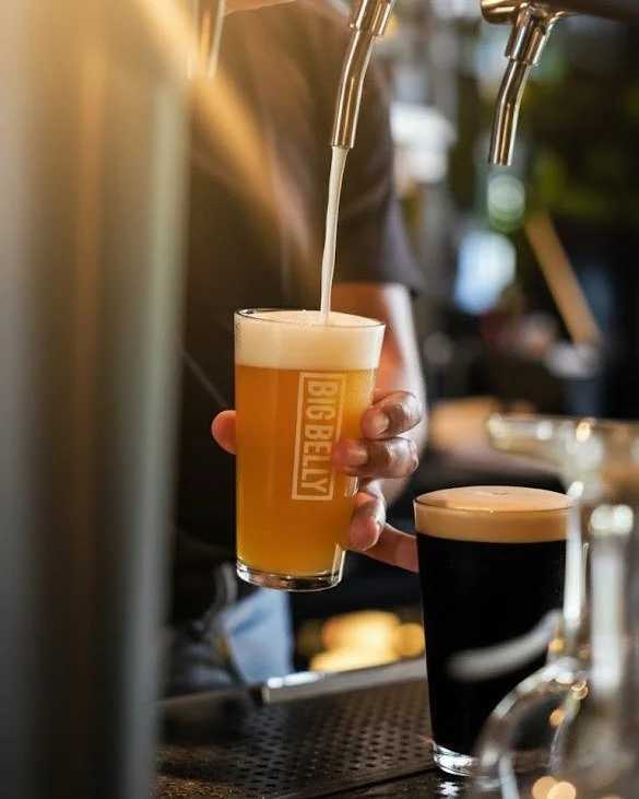 Nieuwe crew favorieten: 𝗢𝗧𝗛𝗘𝗥 𝗛𝗔𝗟𝗙 𝗕𝗥𝗘𝗪𝗜𝗡𝗚 𝗖𝗢. 
HOP DUOS! MOTUEKA + CASHMERE | DDH NEIPA / 6,5% 
Met de hand geselecteerde hopen Motueka en Cashmere. Met smaken zoals citroen, blauwe bessen en tropisch fruit. 

𝗕𝗥𝗢𝗨𝗪𝗘𝗥𝗜𝗝 𝗞