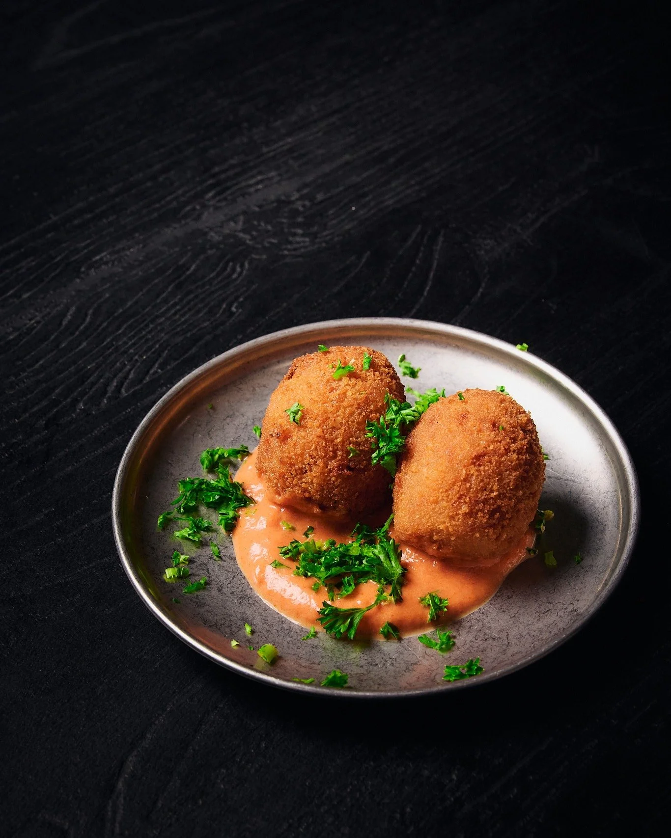 Favorite bar bite - ARANCINI ALLA VODKA 
Krokante risottobal gevuld met mozzarella en tomaat. Geserveerd met Big Belly&rsquo;s vodka sauce: een romige saus met een pittige kick, bekend van de Amerikaanse pasta-klassieker.