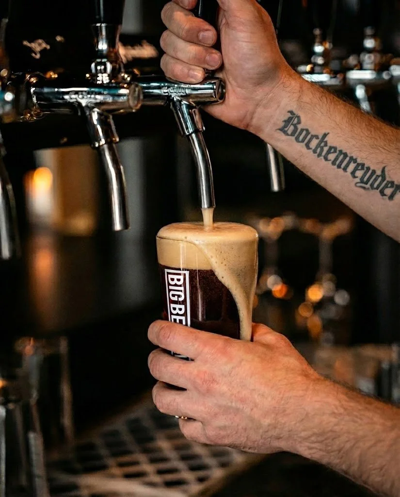 De 𝕭𝖔𝖈𝖐𝖊𝖓𝖗𝖊𝖞𝖉𝖊𝖗 avond! Drink onze speculaas bock dit weekend bij @bigbellybar of pak 'm uit je koelkast en laat ons weten hoe je de 2025 editie vond! 🎁 🚢