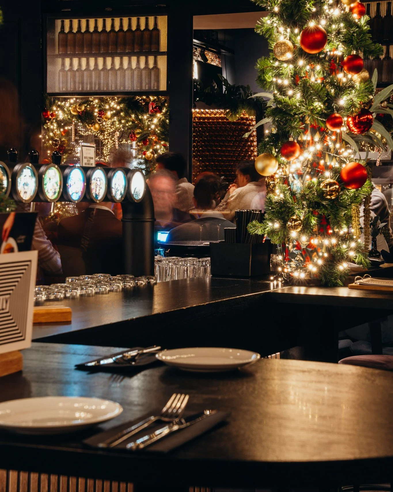 It's Christmas Time 🎄 

Vr 19 dec: middag ruimte, diner vol
Za 20 dec: middag &amp; borrel ruimte, diner vol
Zo 21 dec: voldoende ruimte 
Ma 22 dec: gesloten 
Di 23 dec: gesloten
Wo 24 dec🎅🏻 Vanaf 12.00u &amp; kerstavond diner nog aantal vrije pla