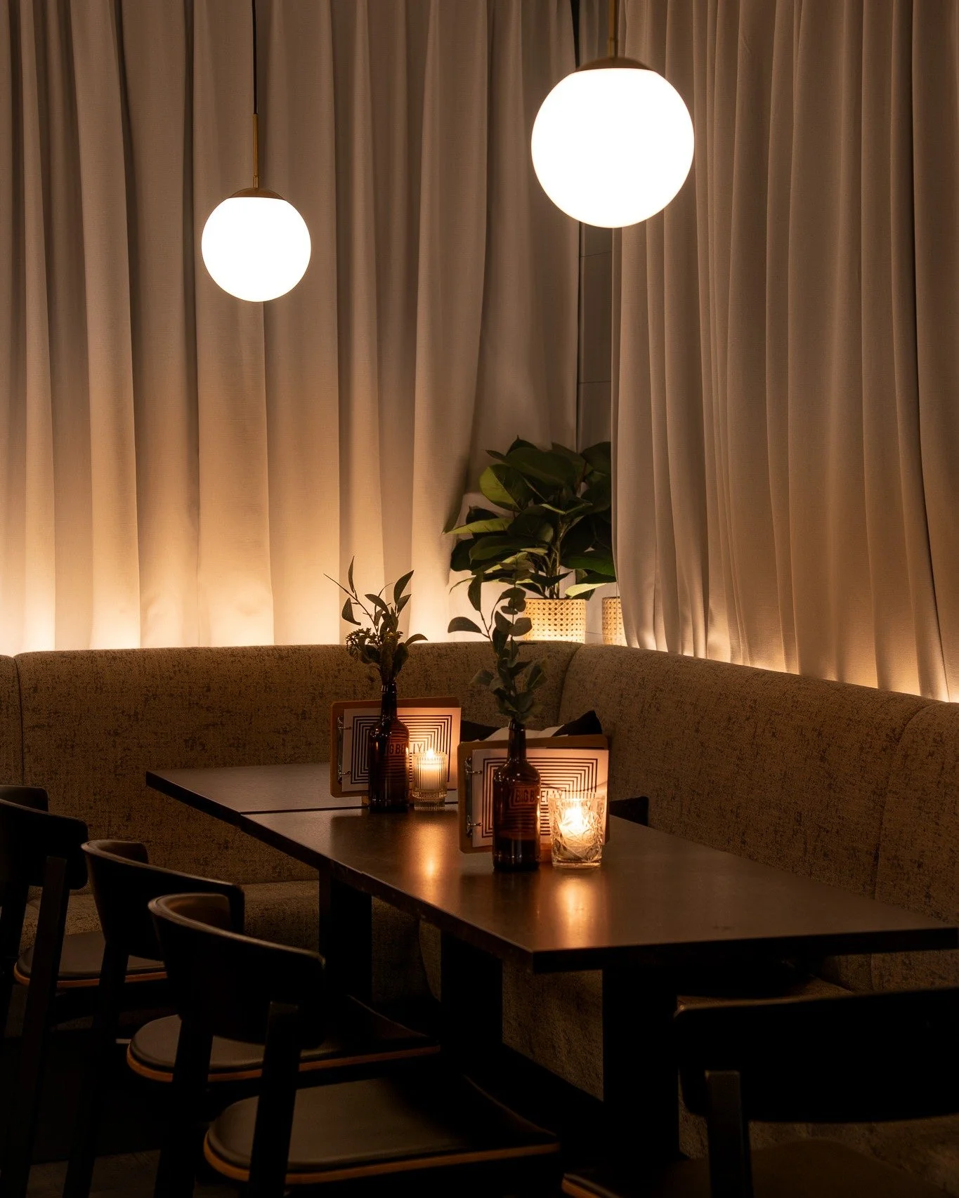 Valentijn vieren z&oacute;nder polonaise? Het kan op vrijdag 13 februari. ❤️

Terwijl de stad zich klaarmaakt voor Carnaval, cre&euml;ren wij binnen een oase van rust. Geniet van een intiem shared dinner bij kaarslicht in onze sfeervolle bar.

✅ Gewo