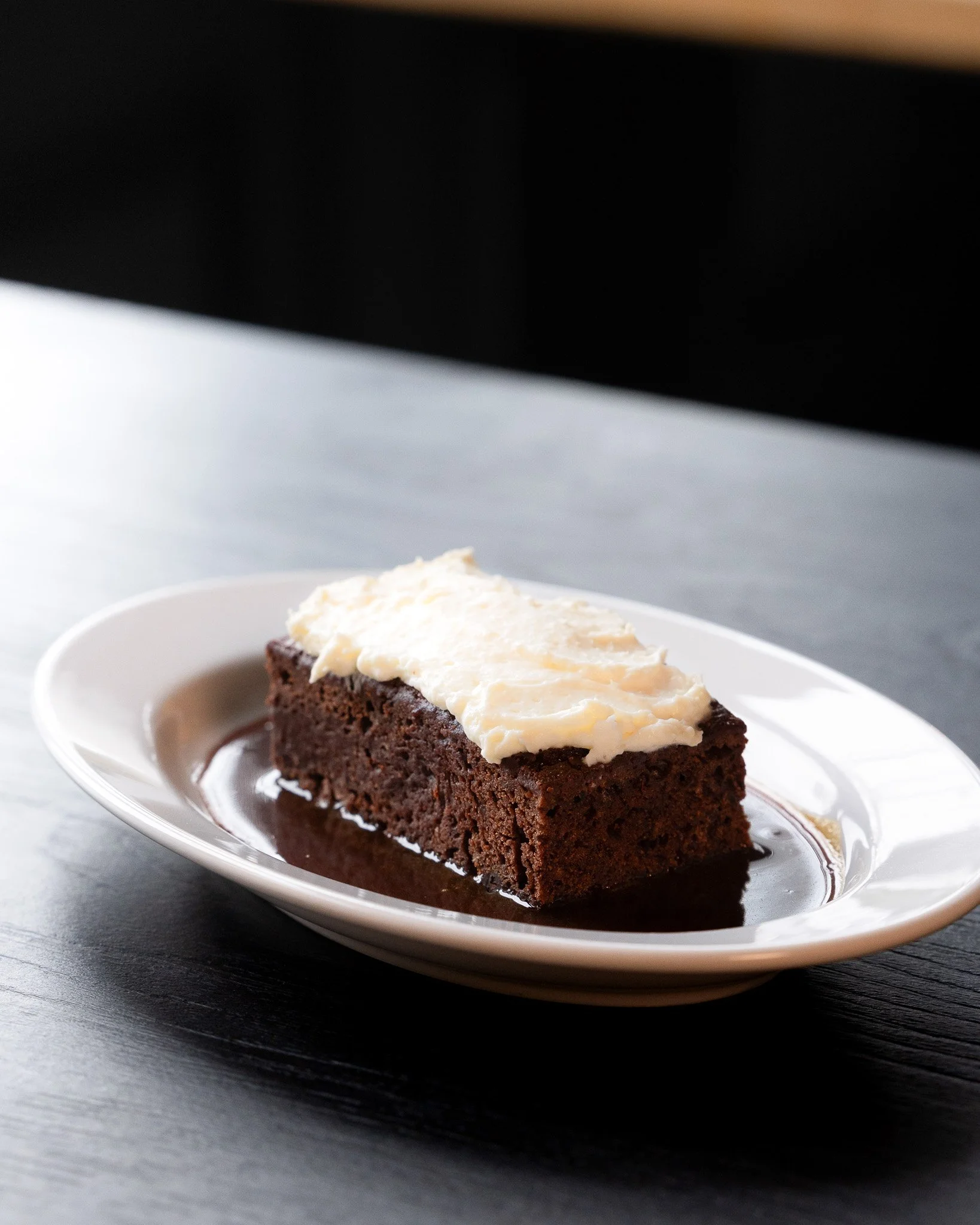 Nieuw Menu - 𝗠𝗜𝗞𝗘𝗬&rsquo;𝘀 𝗦𝗧𝗜𝗖𝗞𝗬 𝗚𝗨𝗜𝗡𝗡𝗘𝗦𝗦 𝗖𝗔𝗞𝗘 &ndash; Chocolade cake met Guinness, sticky toffee Guinness sauce, whipped cream cheese. 

⭐⭐⭐⭐⭐ Het hoogst scorende dessert ooit van "New York Times Cooking", m&eacute