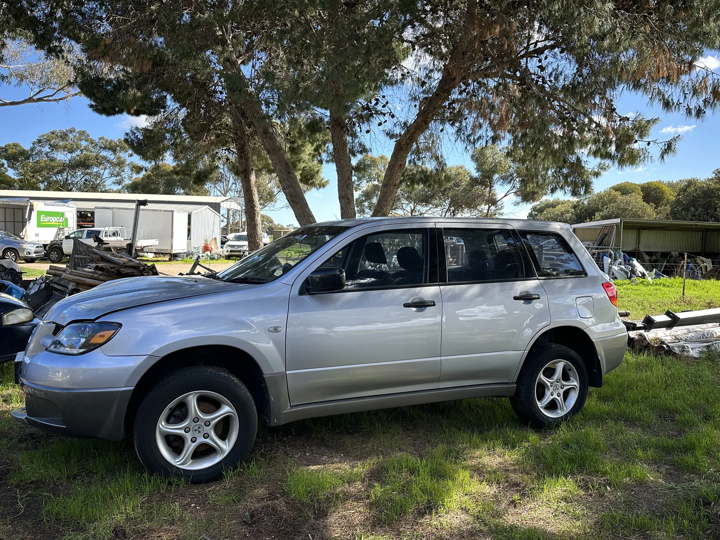 Wrecking 2003 Mitsubishi Outlander ZE LS 2.4L 4sp Auto in Silver ...