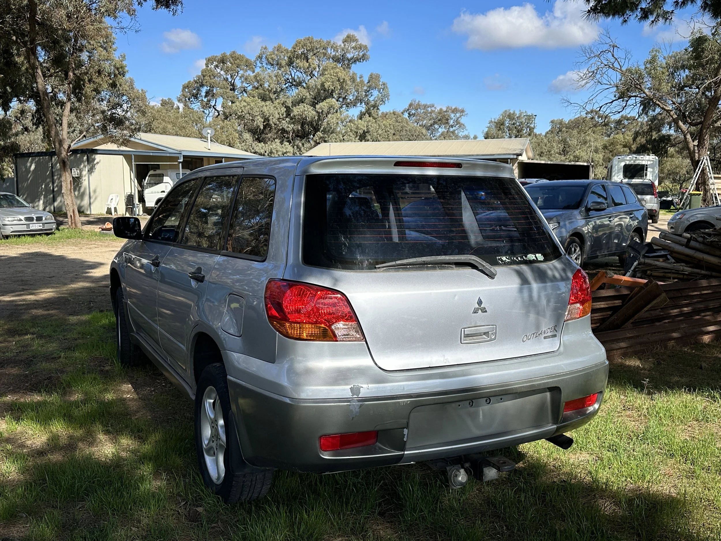 Wrecking 2003 Mitsubishi Outlander ZE LS 2.4L 4sp Auto in Silver ...