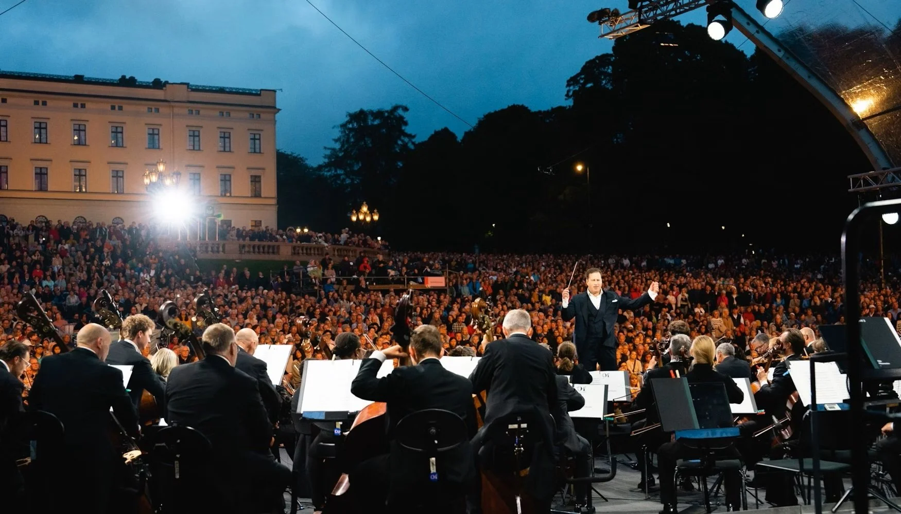 Folkefest på Slottsplassen