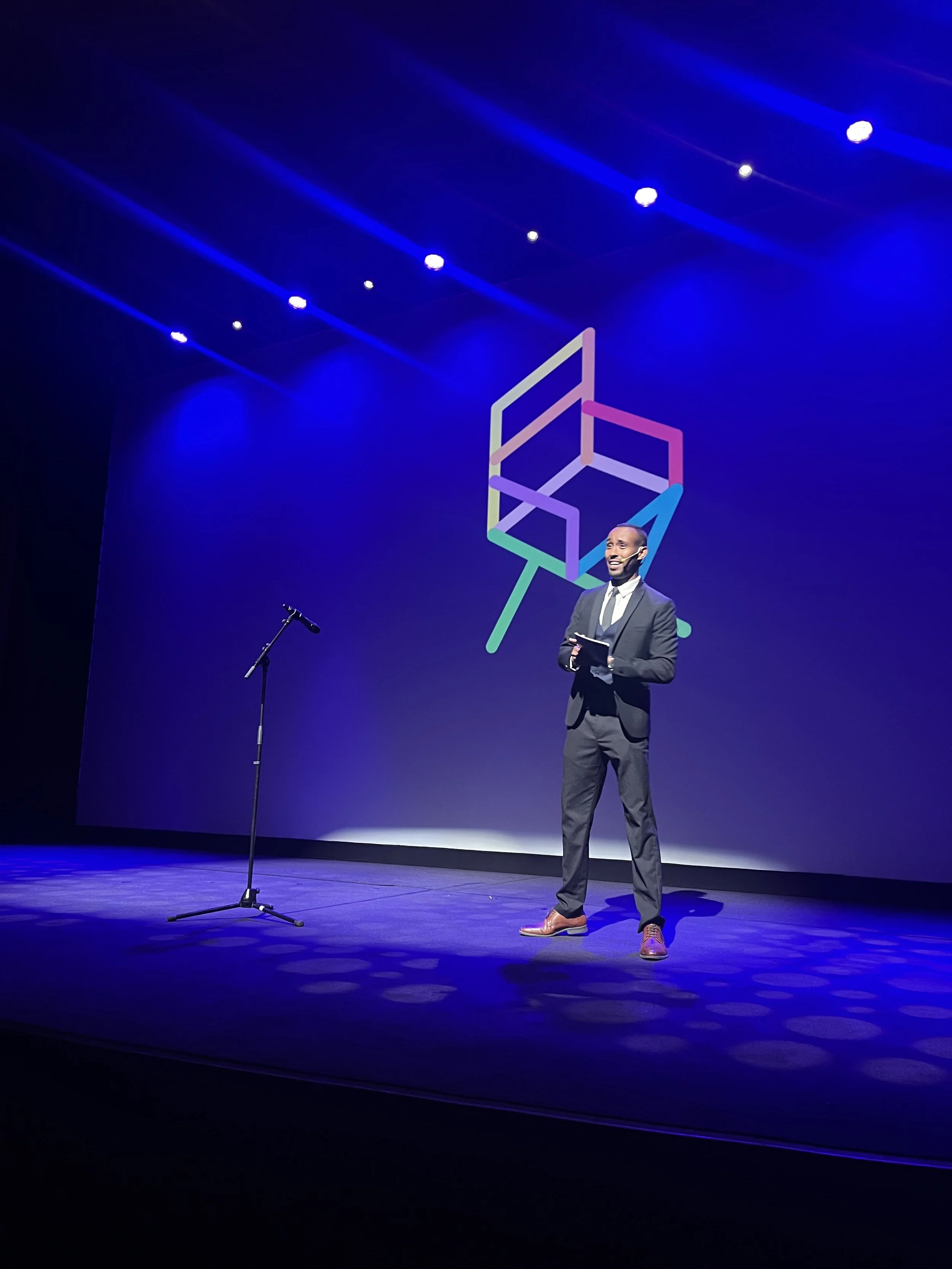  Årets konferansier Hamza Kader 
