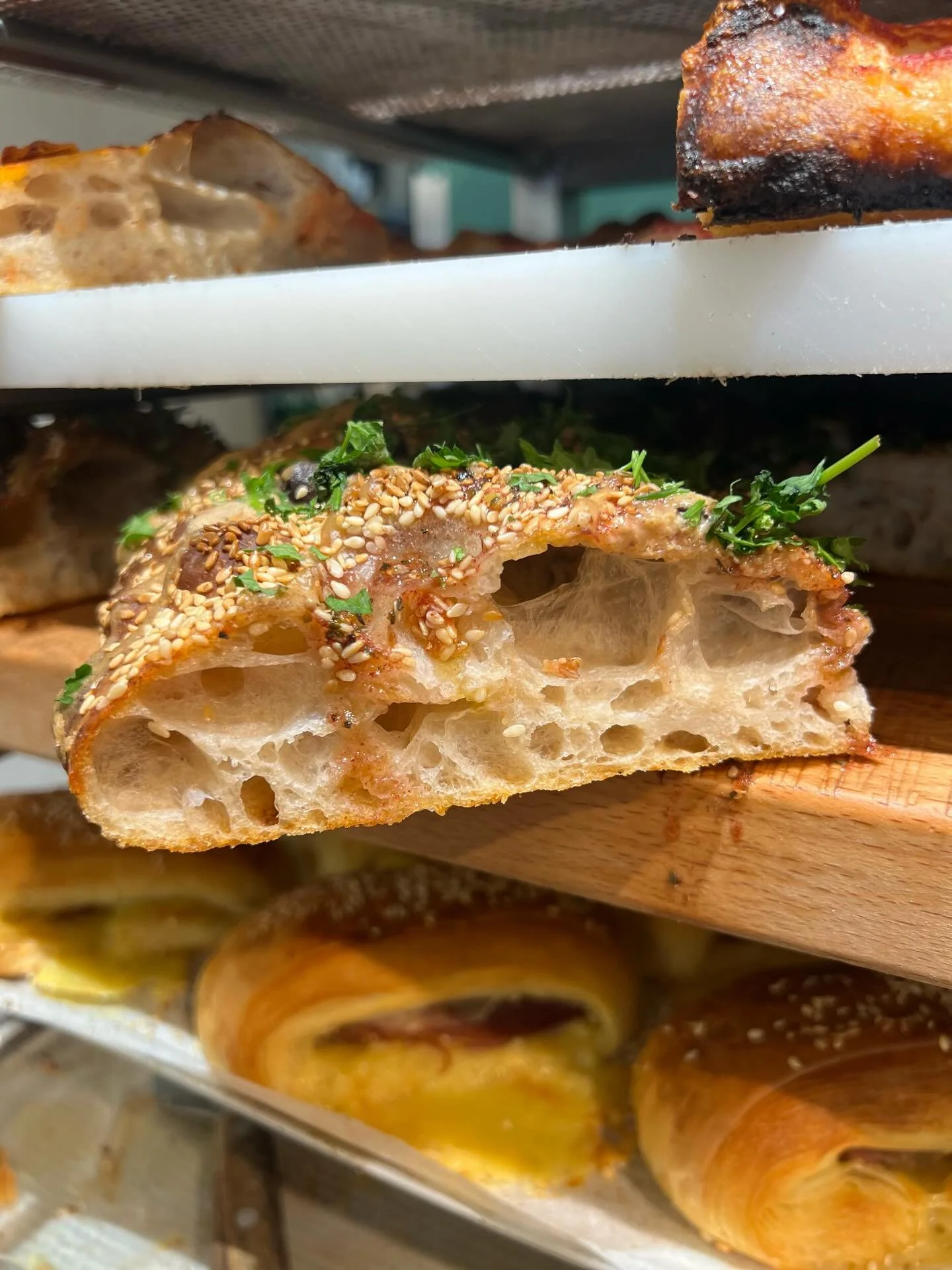 Focaccia Mediterranea ☀️ der Geschmak des Mittelmeers: Kalamata-Oliven und Za&rsquo;atar