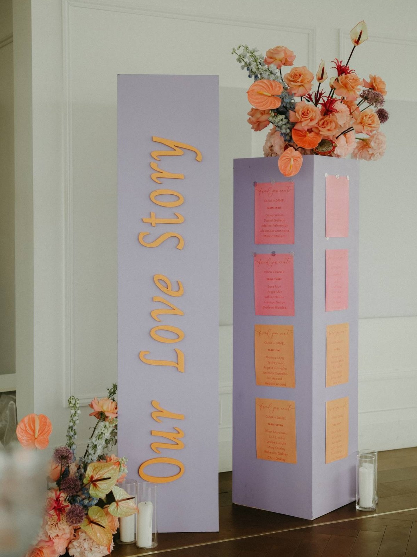 Pedestal seating charts are having a moment this year and honestly&hellip; I get the hype. They take something super practical and turn it into part of the actual design &mdash; sculptural, playful, and a little bit extra in the best way.

Definitely