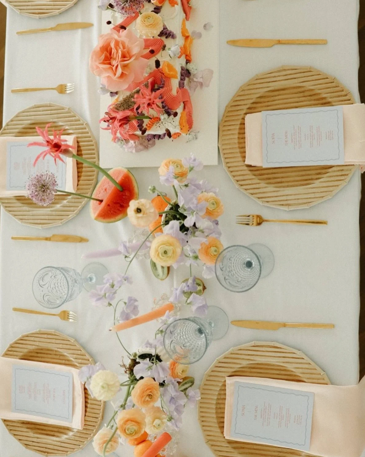 Proof that fruit belongs on your wedding table. 🍊🍉

I&rsquo;ll say it until I&rsquo;m blue in the face: add the fruit.

It&rsquo;s those final styling moments on-site -
the citrus, the candles, the tiny intentional details&mdash;that transform a pr