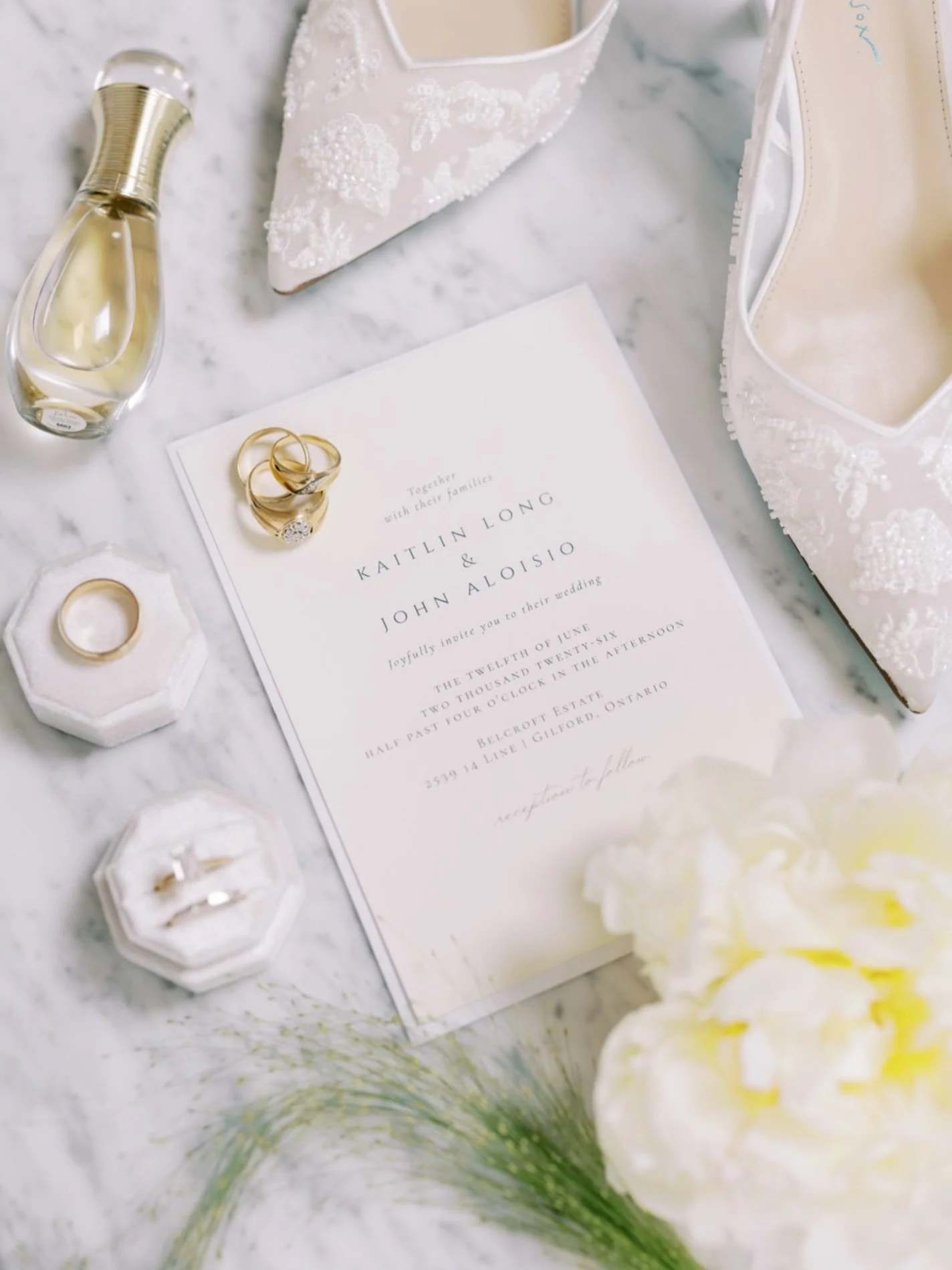 Early summer @belcroft.estate celebrating these love birds 🦢 🤍

Photographer: @alexandrachristinephoto 
Planner: @alwaysgoldenstrategy 
Florals: @wildhearts.inbloom 
Venue: @belcroft.estate