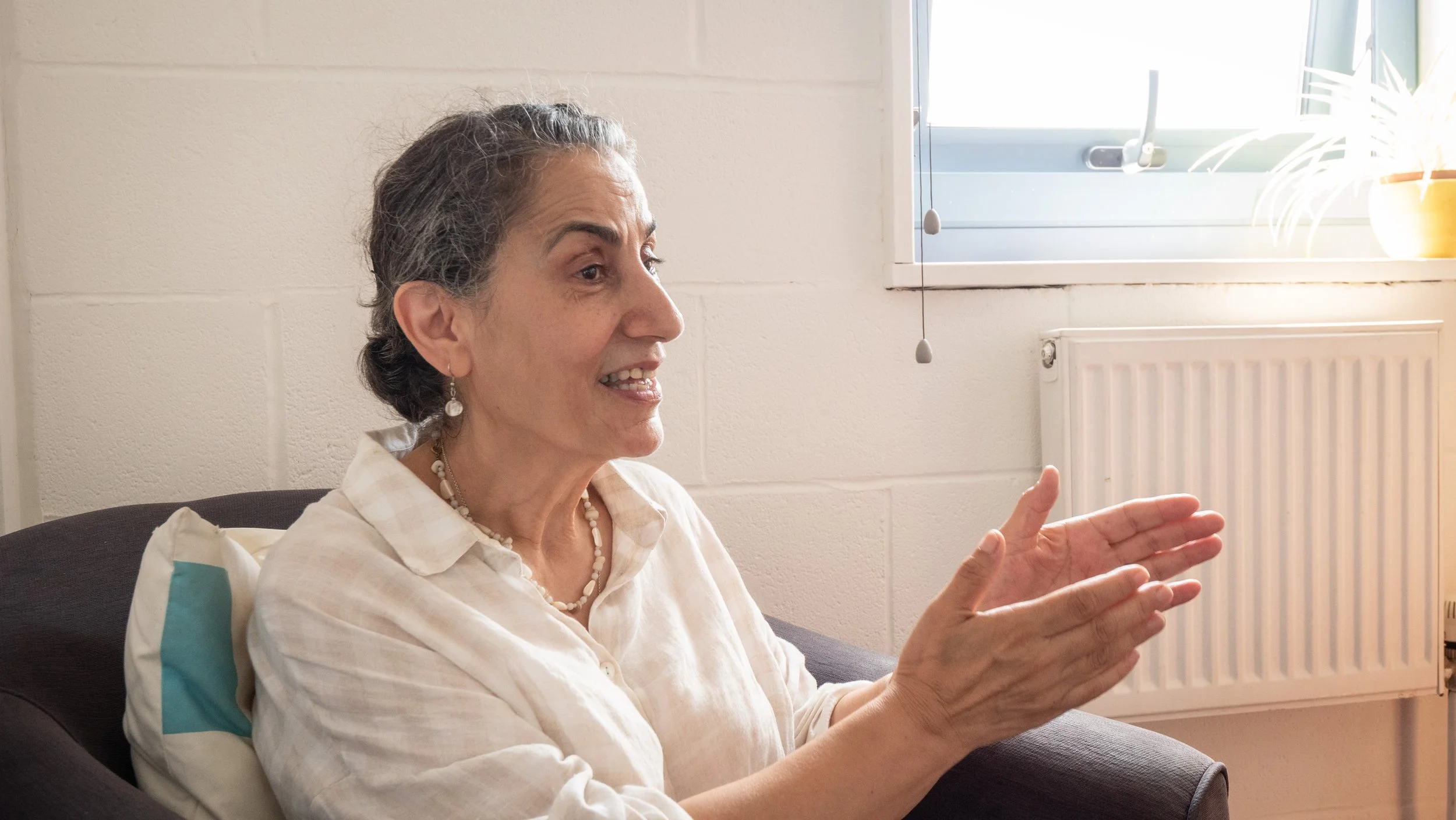 What’s the difference between an interpreter &amp; translator? 
