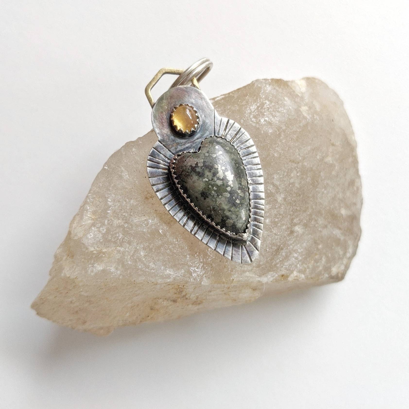 https://i.etsystatic.com/6095381/r/il/a404ff/3091192510/il_fullxfull.3091192510_m03j.jpg