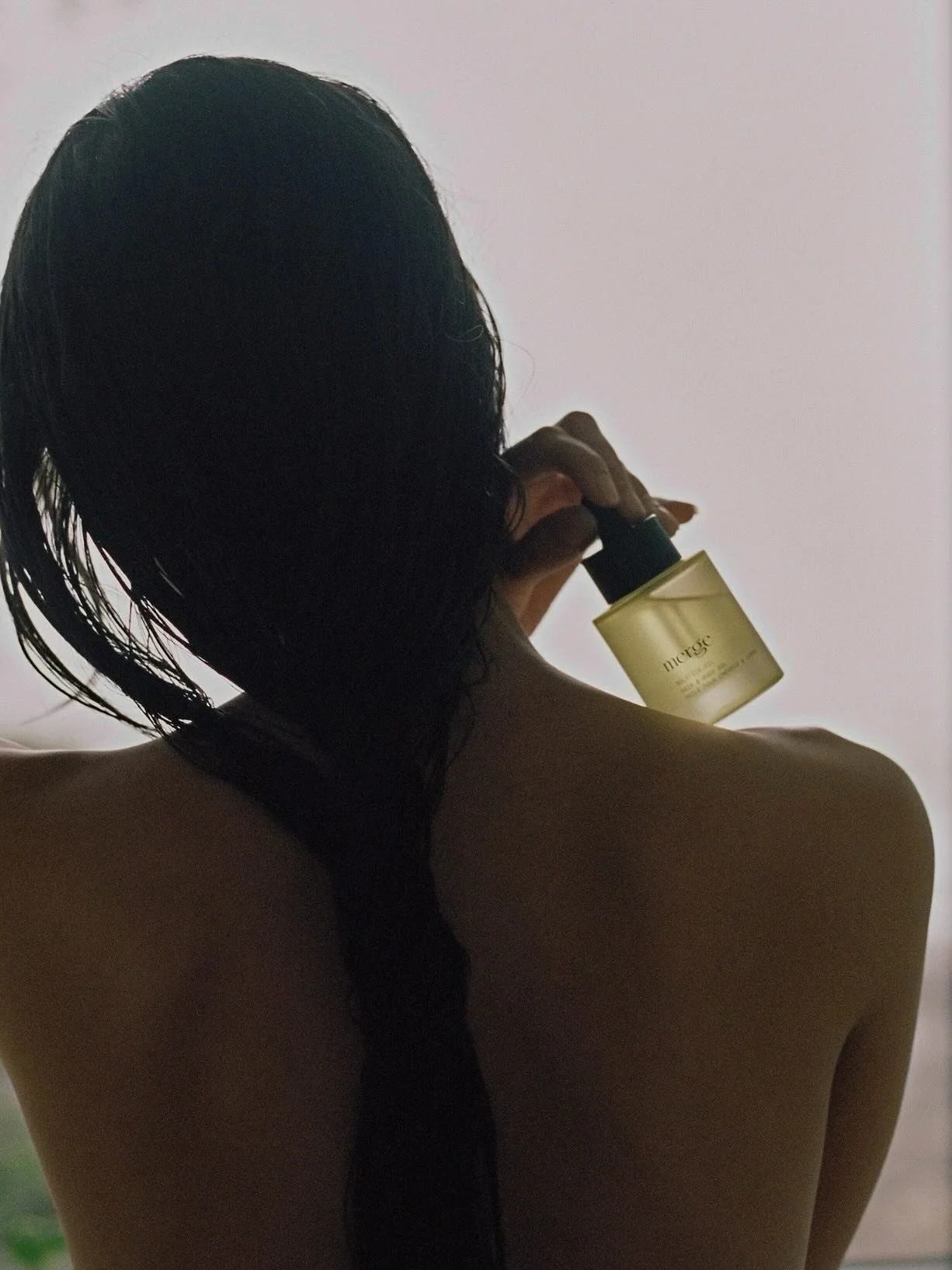 ✨ Back in stock ✨ Our Solstice Hair + Body Oil and Balmy Summer Roll-On Fragrance are here to carry you into the new season. Bringing the warmth of balmy summer scents into fall, Solstice nourishes hair and skin through cooler days while Balmy Summer