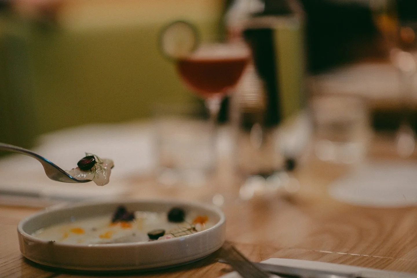 Hands up for Fish Crudo 🙋🏻&zwj;♂️

Pacific halibut / pickled blueberries / ice wine vinaigrette / sea buckthorn gel / spruce tip oil / juniper berry flaked sea salt

Now available on our Shares menu which is available all day long 🌊

📷: @lightand